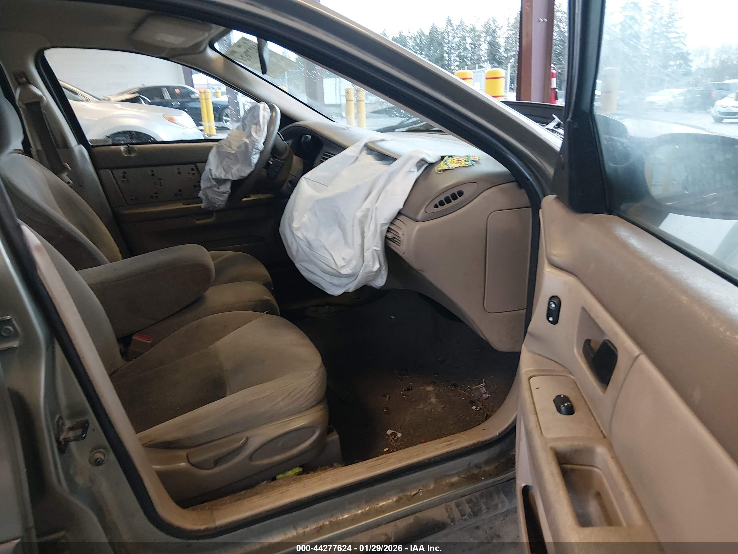 FORD TAURUS image 5