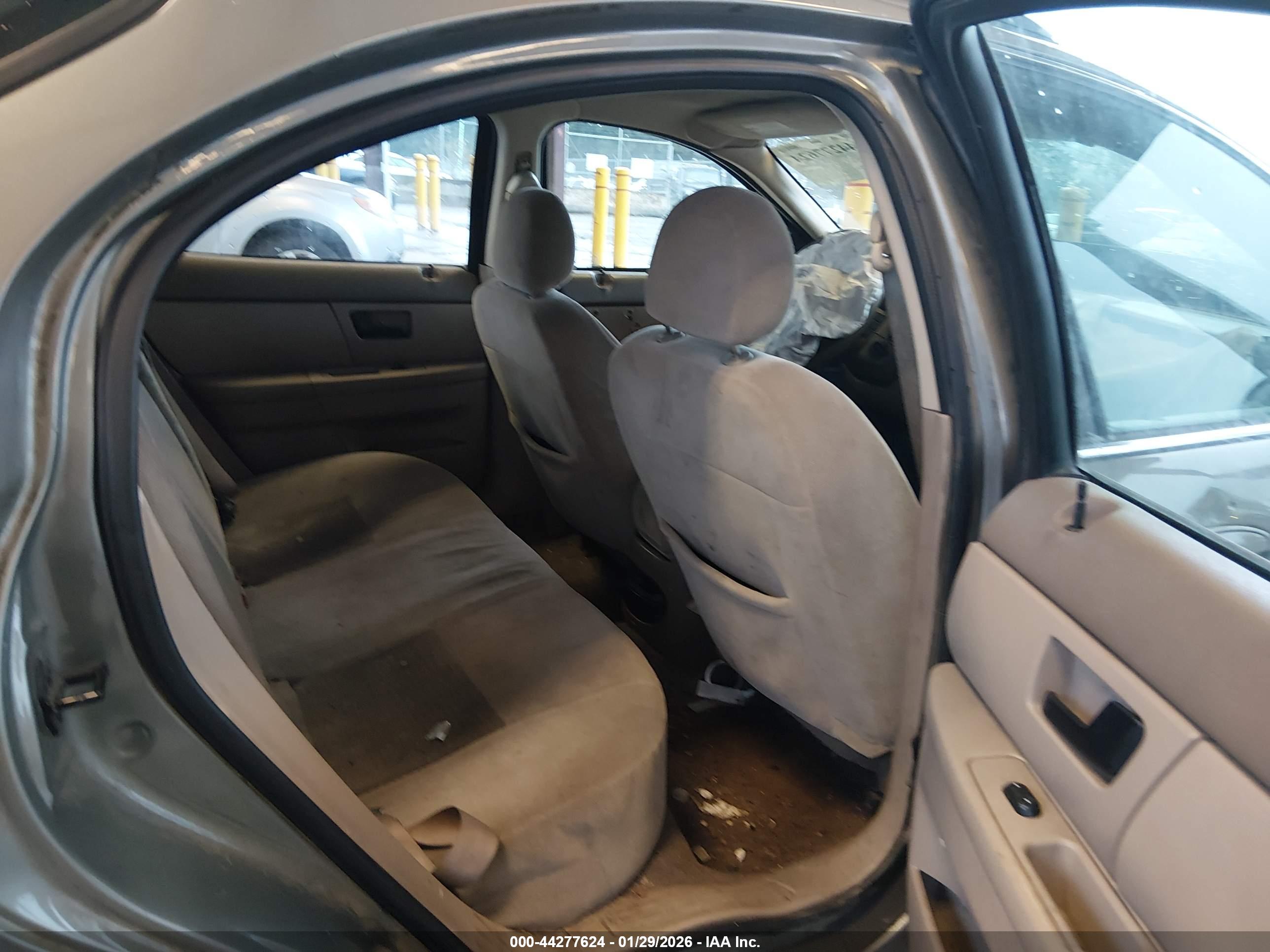 FORD TAURUS image 8