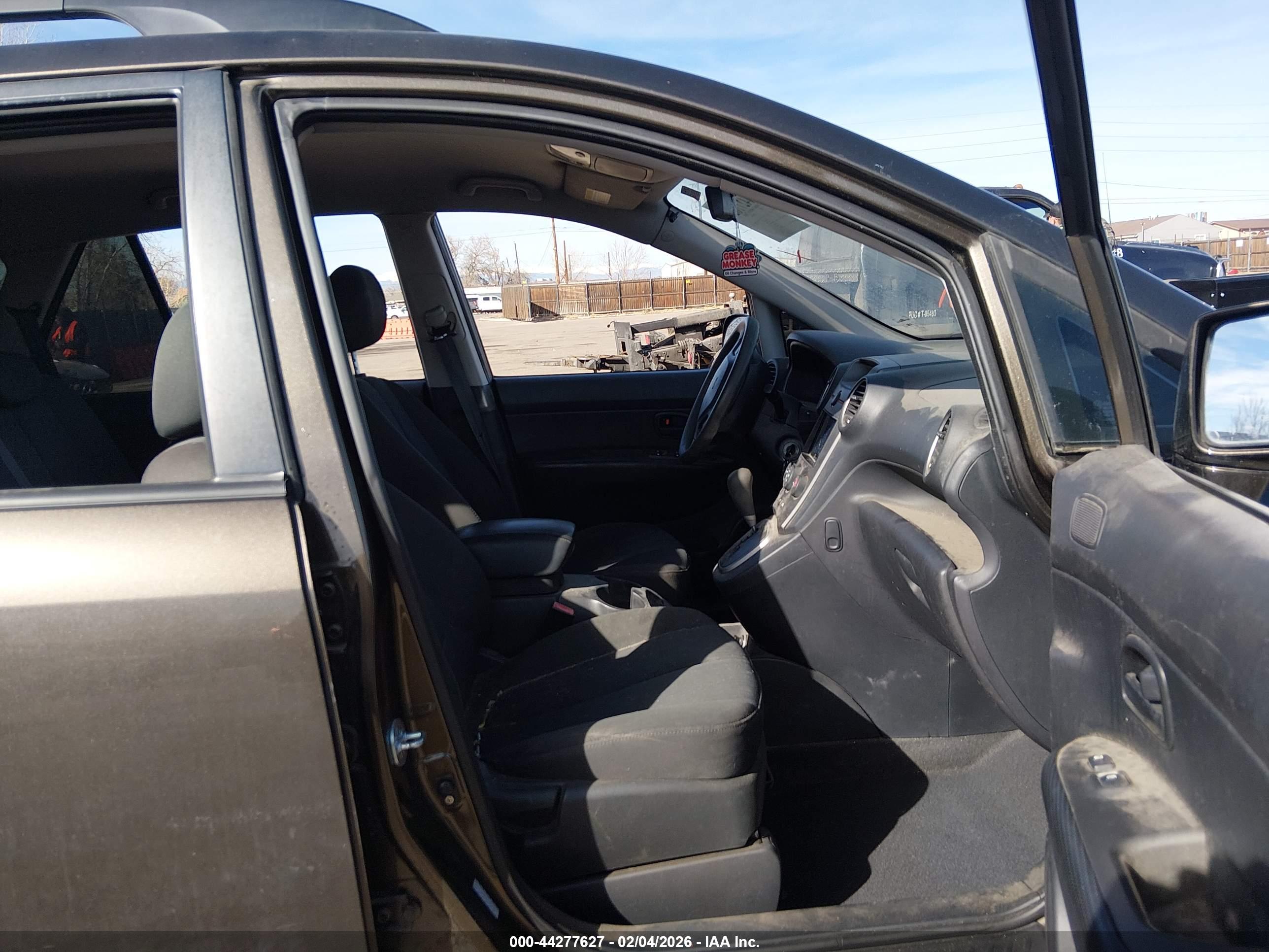 KIA RONDO image 5