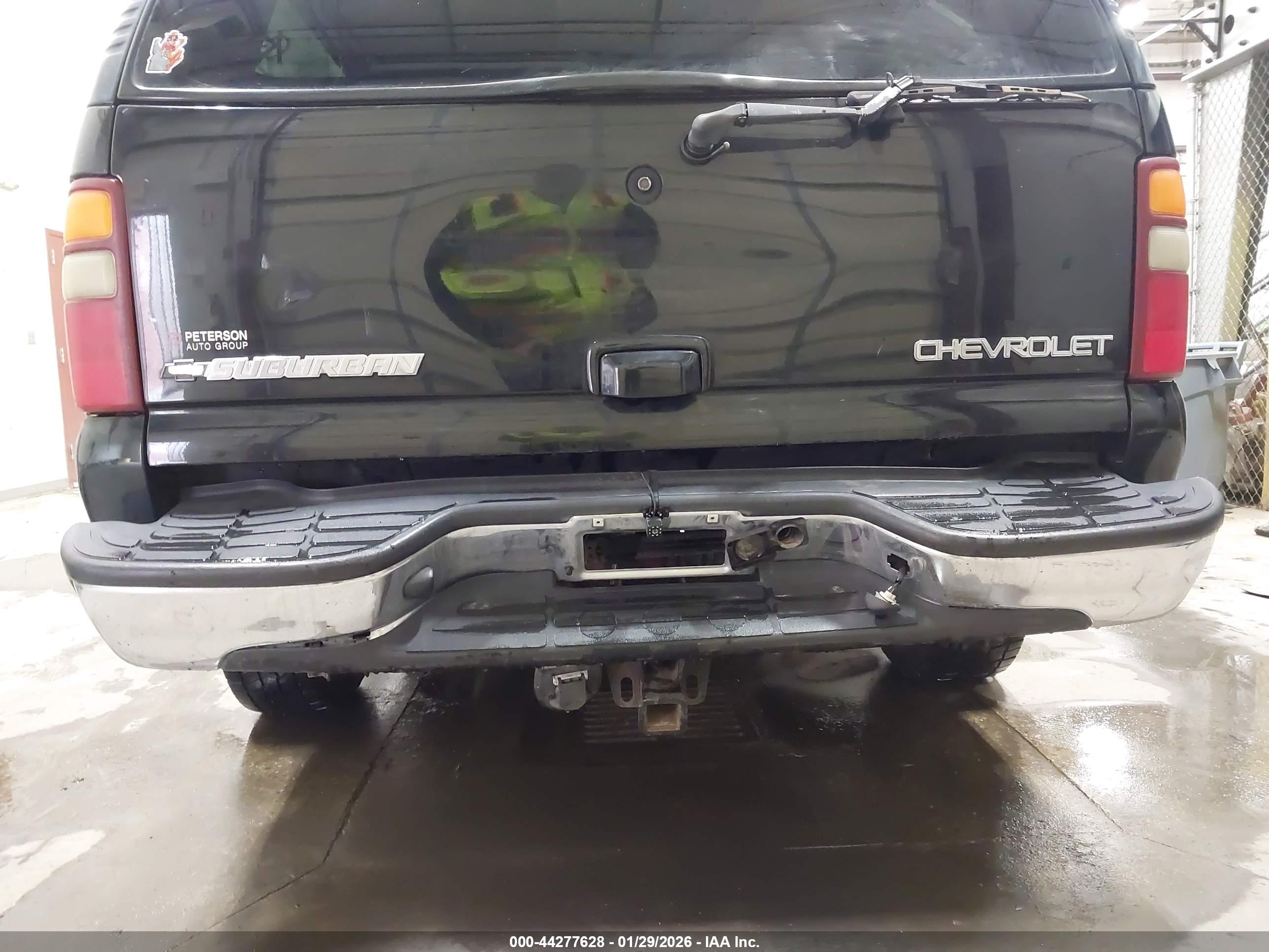 CHEVROLET SUBURBAN image 6