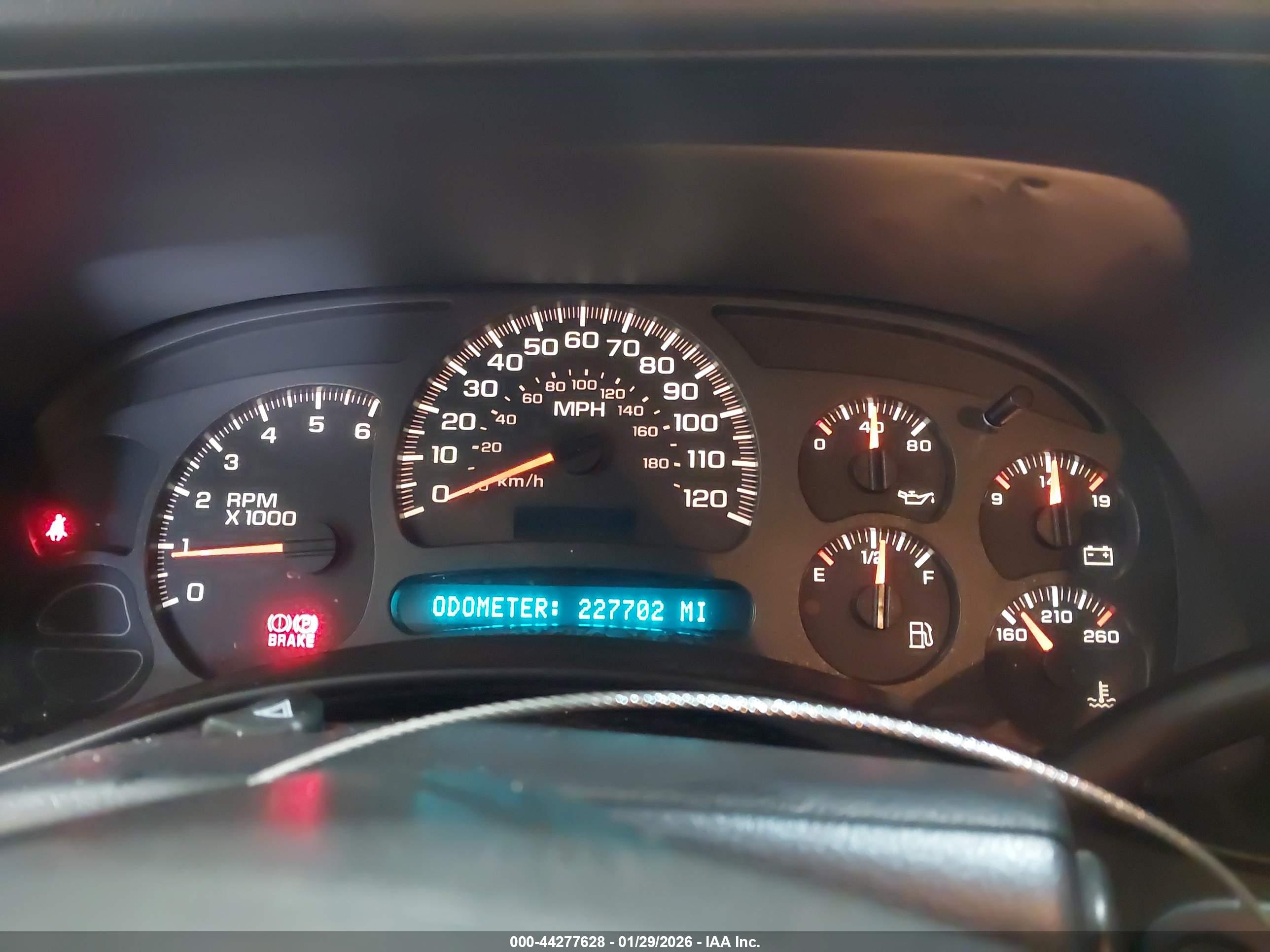 CHEVROLET SUBURBAN image 7
