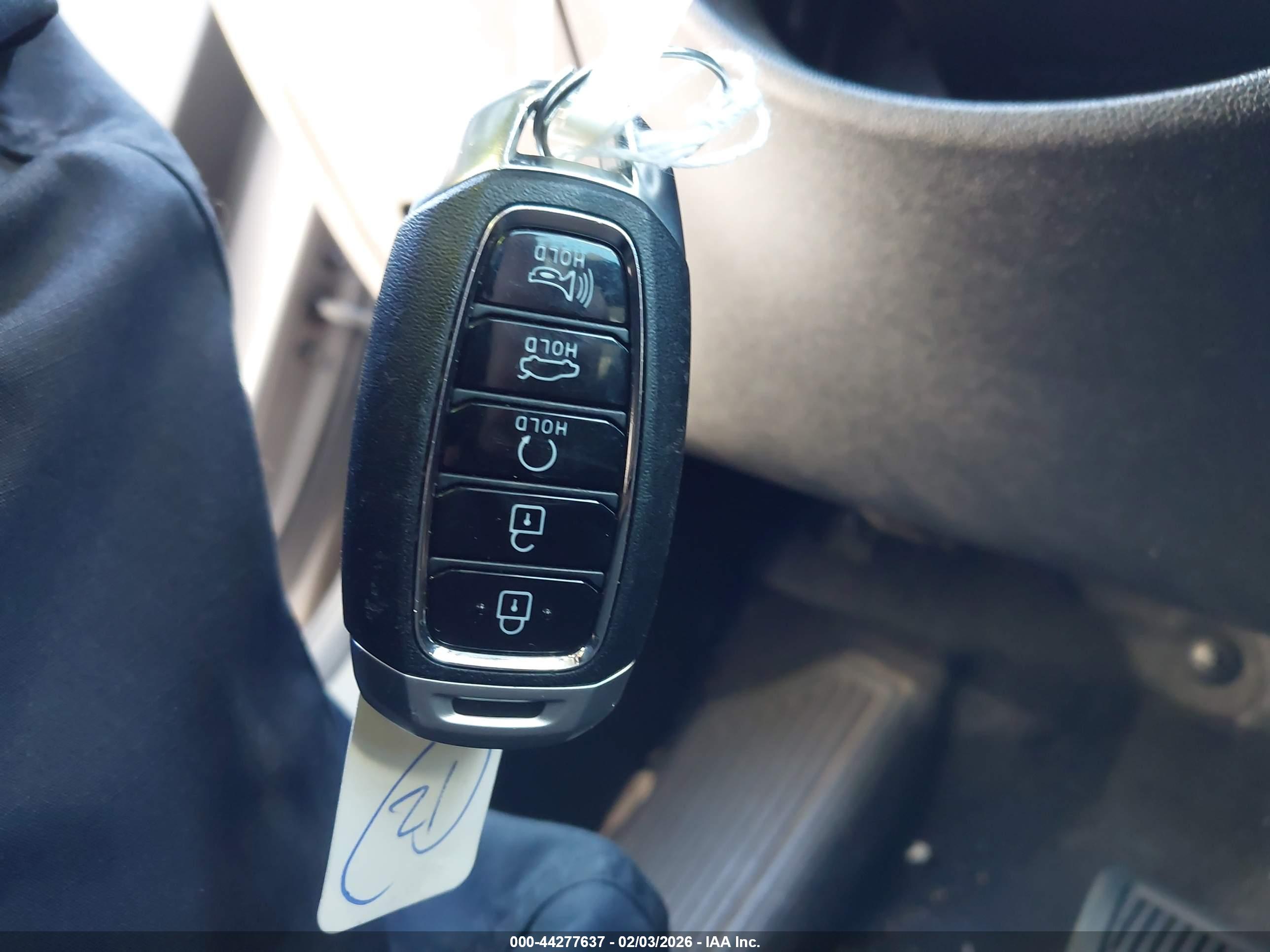 HYUNDAI ELANTRA image 11