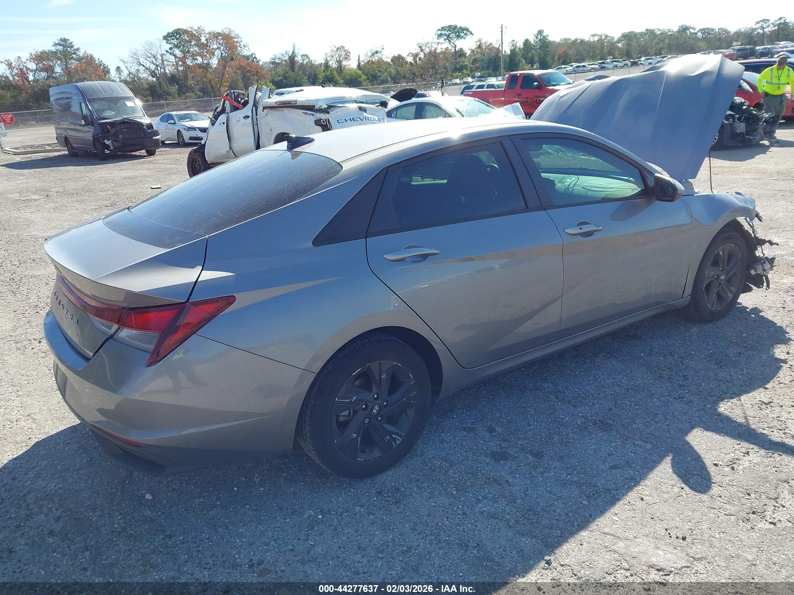 HYUNDAI ELANTRA image 4