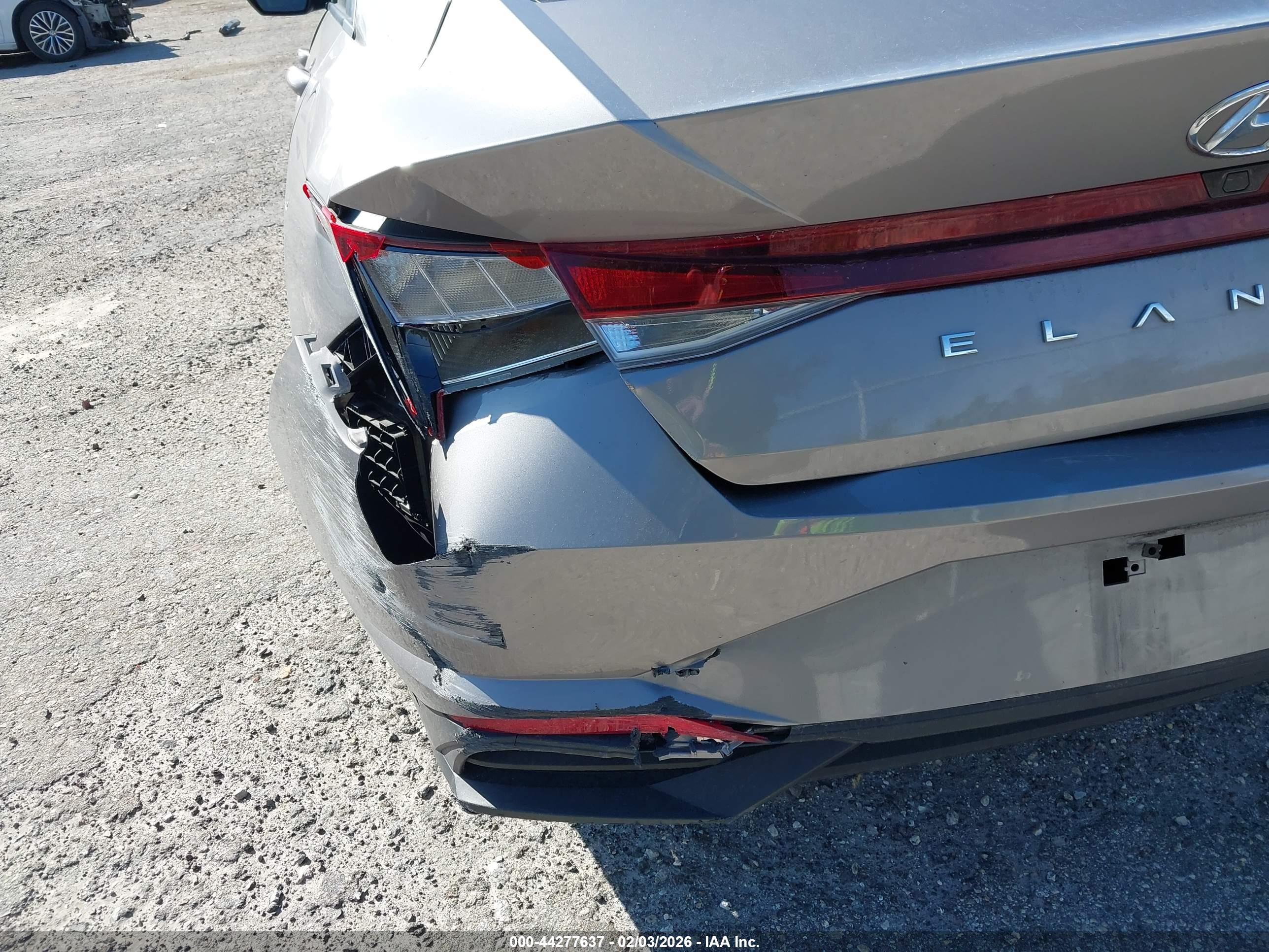 HYUNDAI ELANTRA image 6