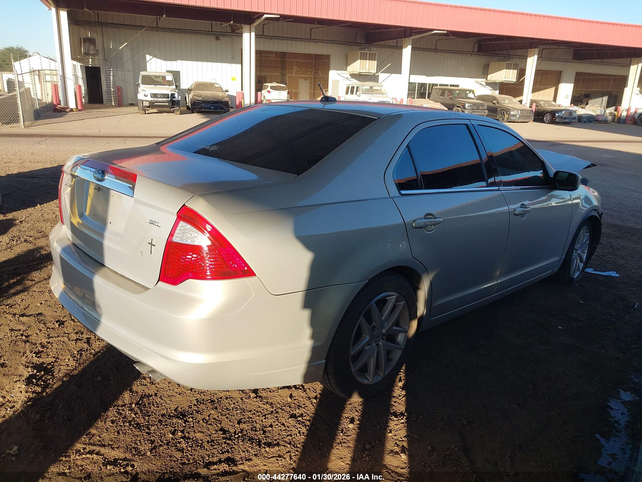 FORD FUSION image 4