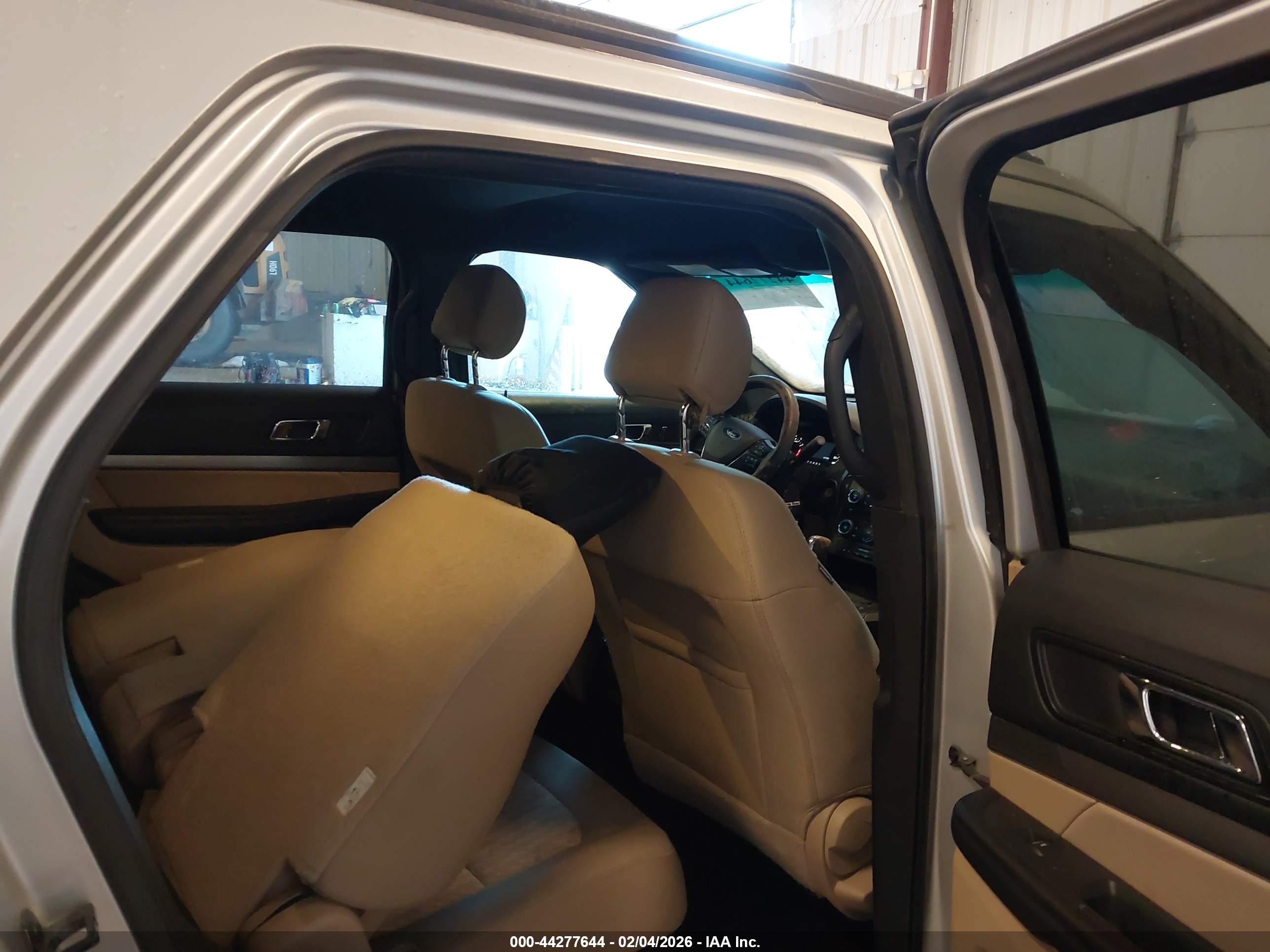 FORD EXPLORER image 8
