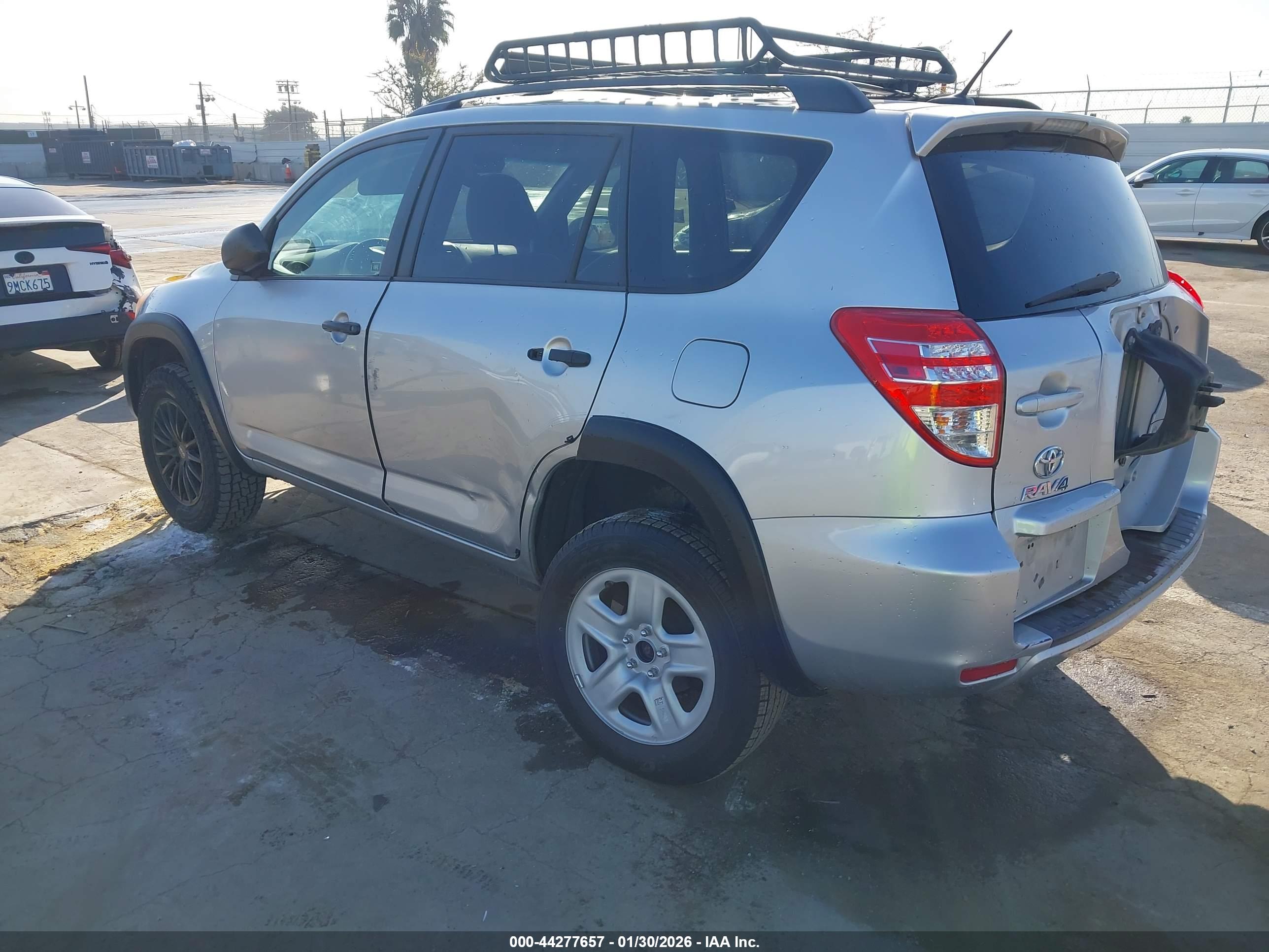 TOYOTA RAV4 image 3