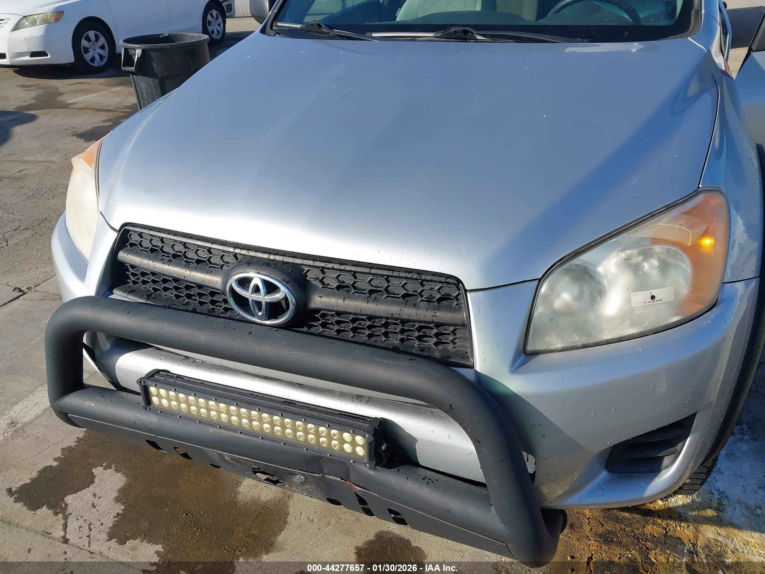TOYOTA RAV4 image 6