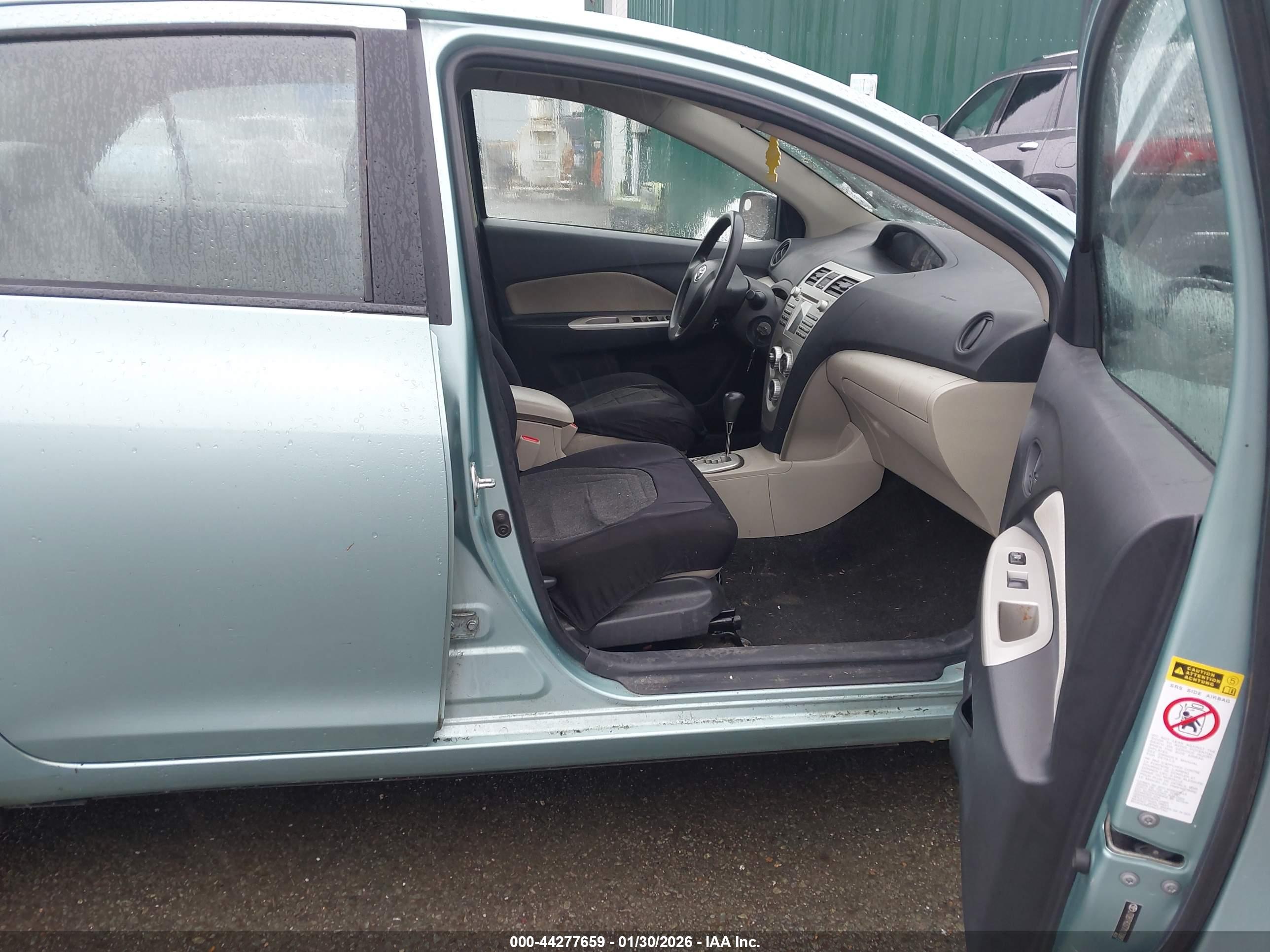 TOYOTA YARIS image 5