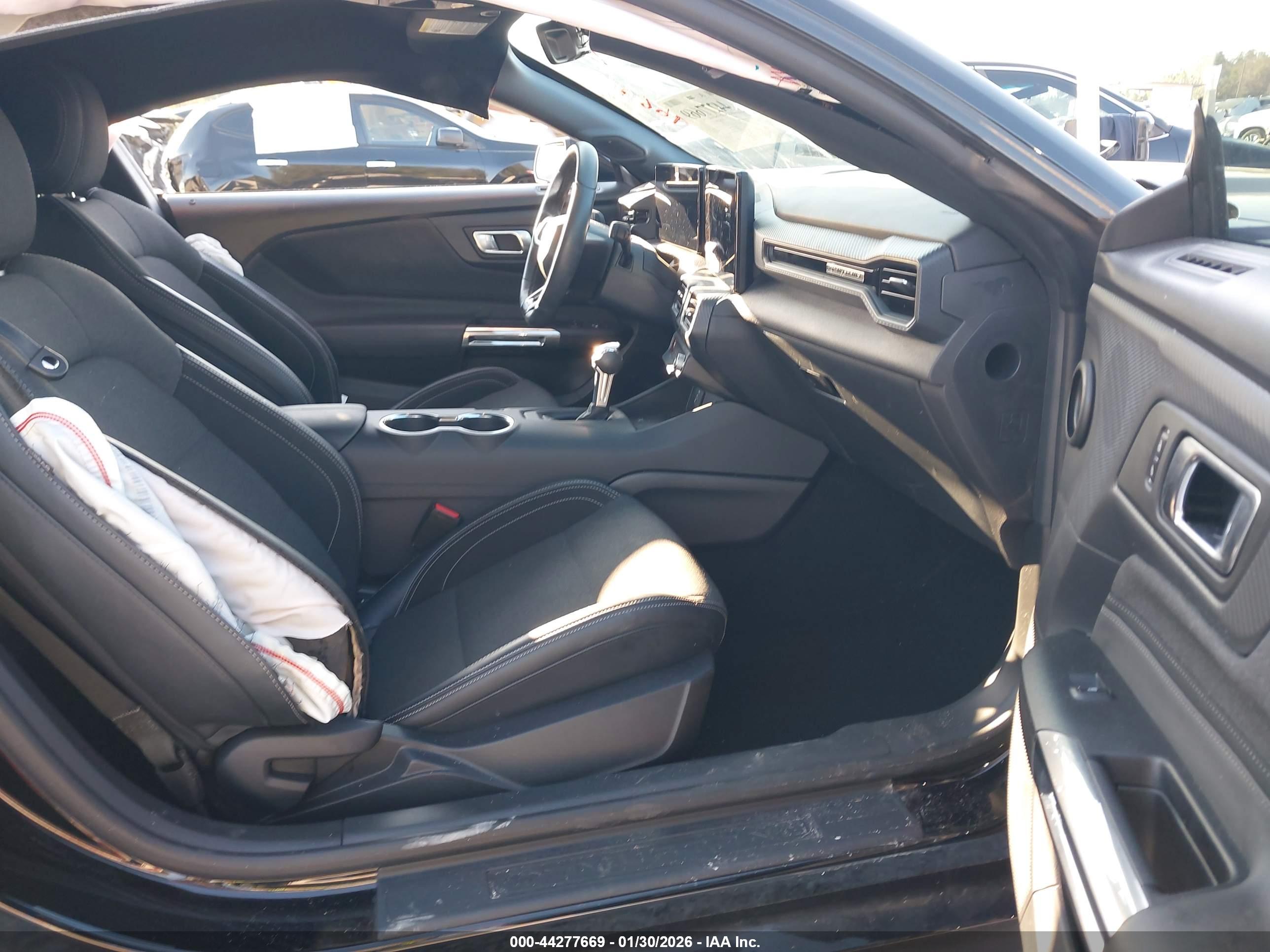 FORD MUSTANG image 5