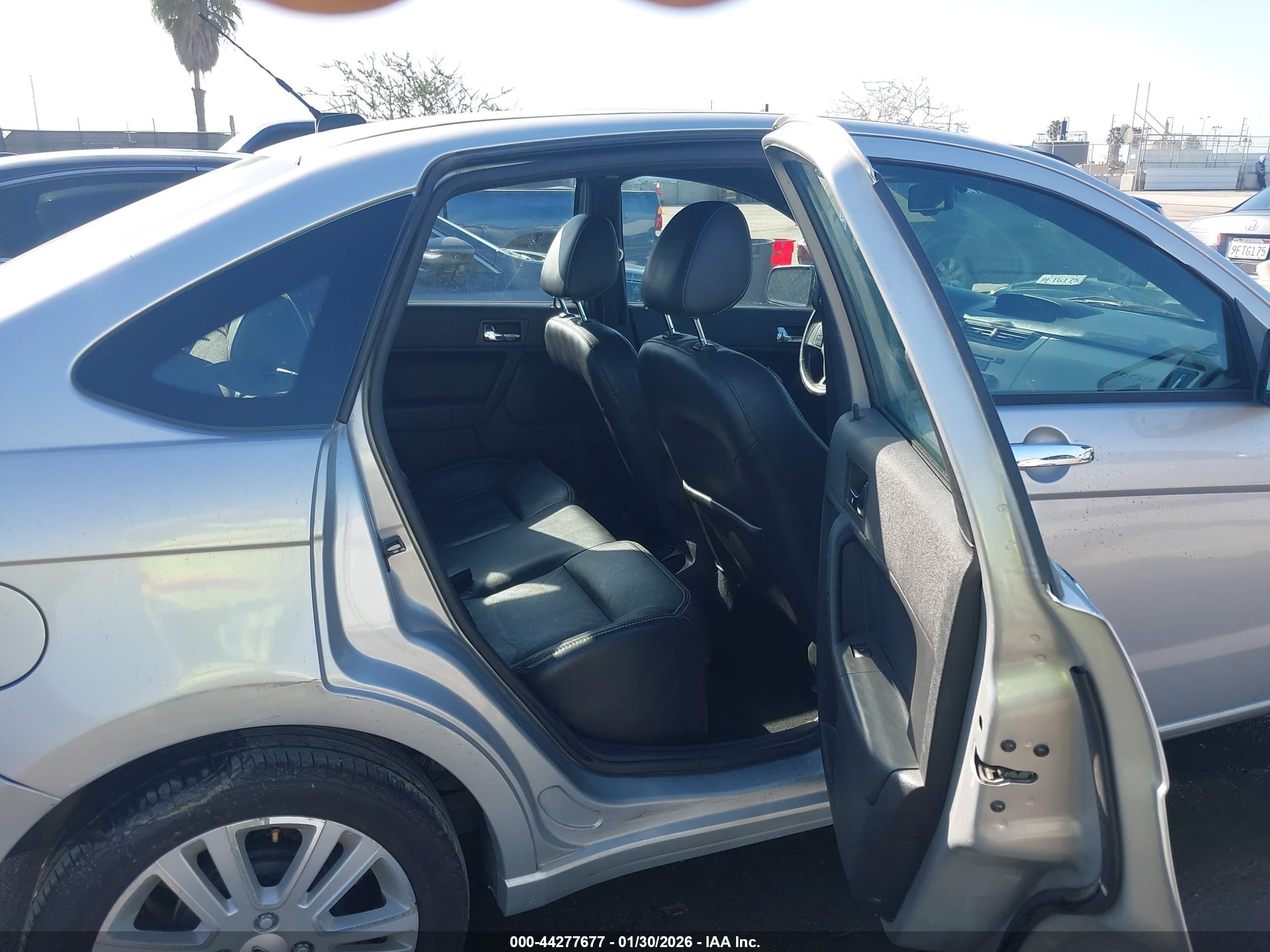 FORD FOCUS image 8