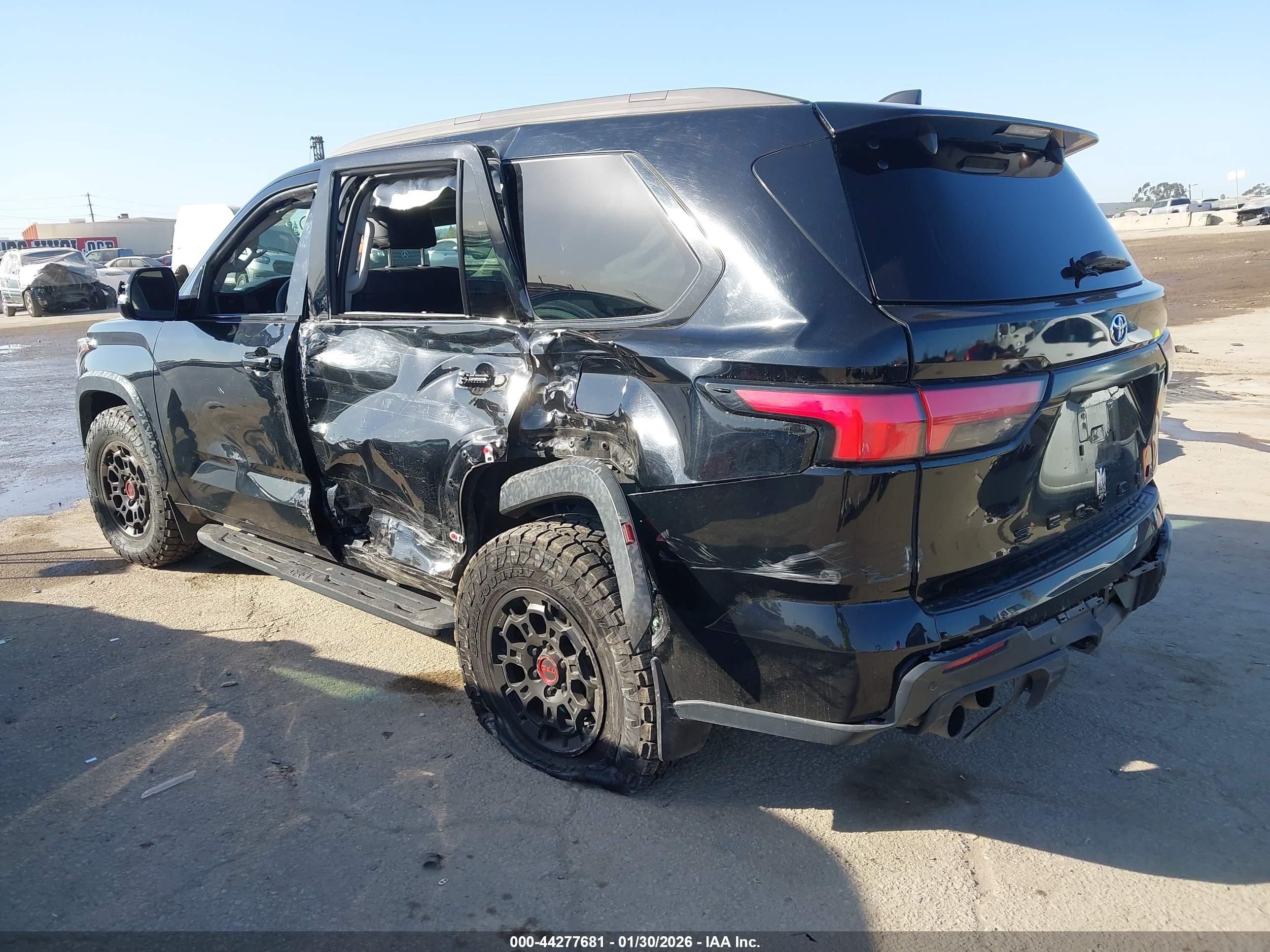 TOYOTA SEQUOIA image 3