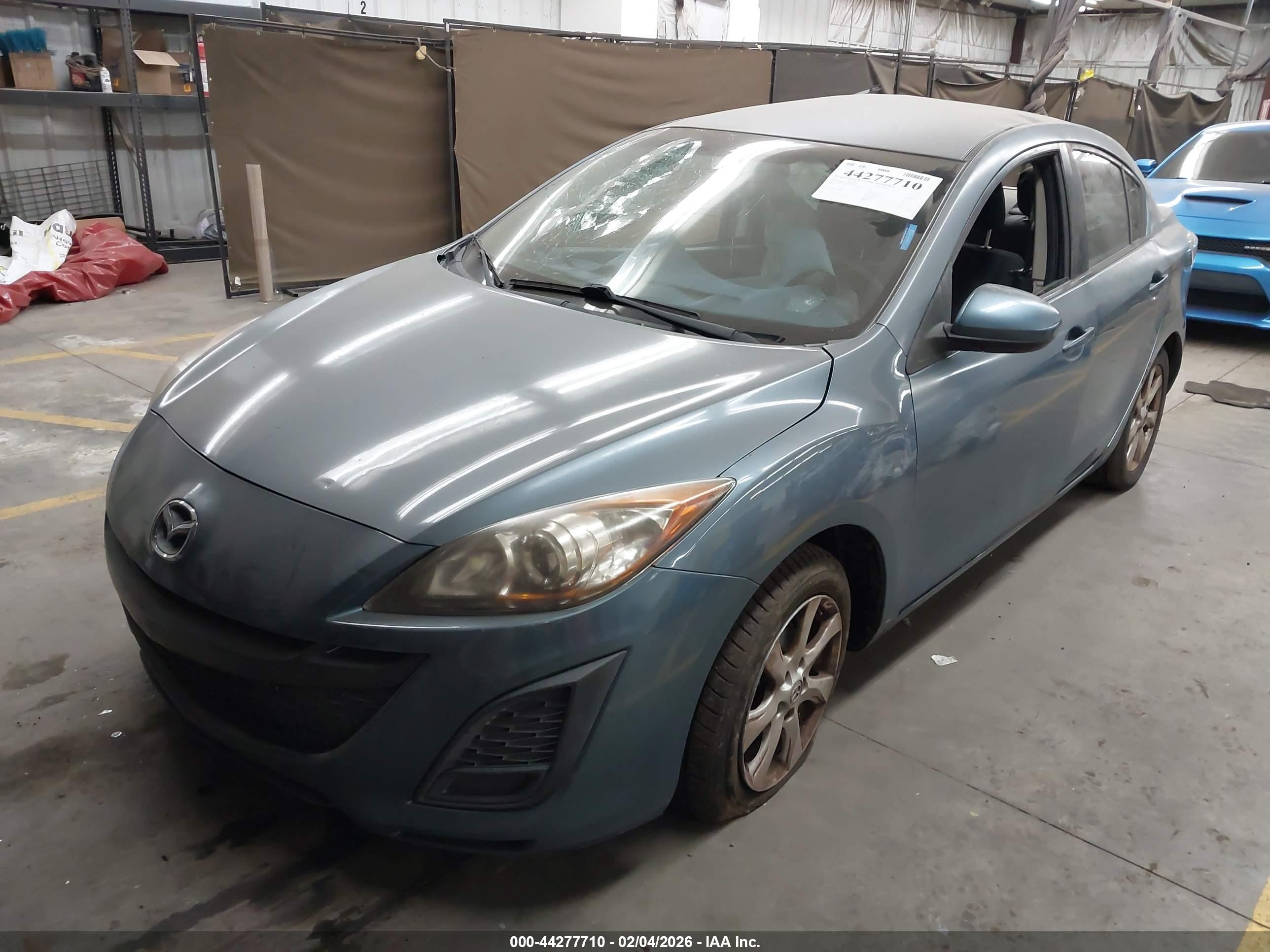 MAZDA MAZDA3 image 2