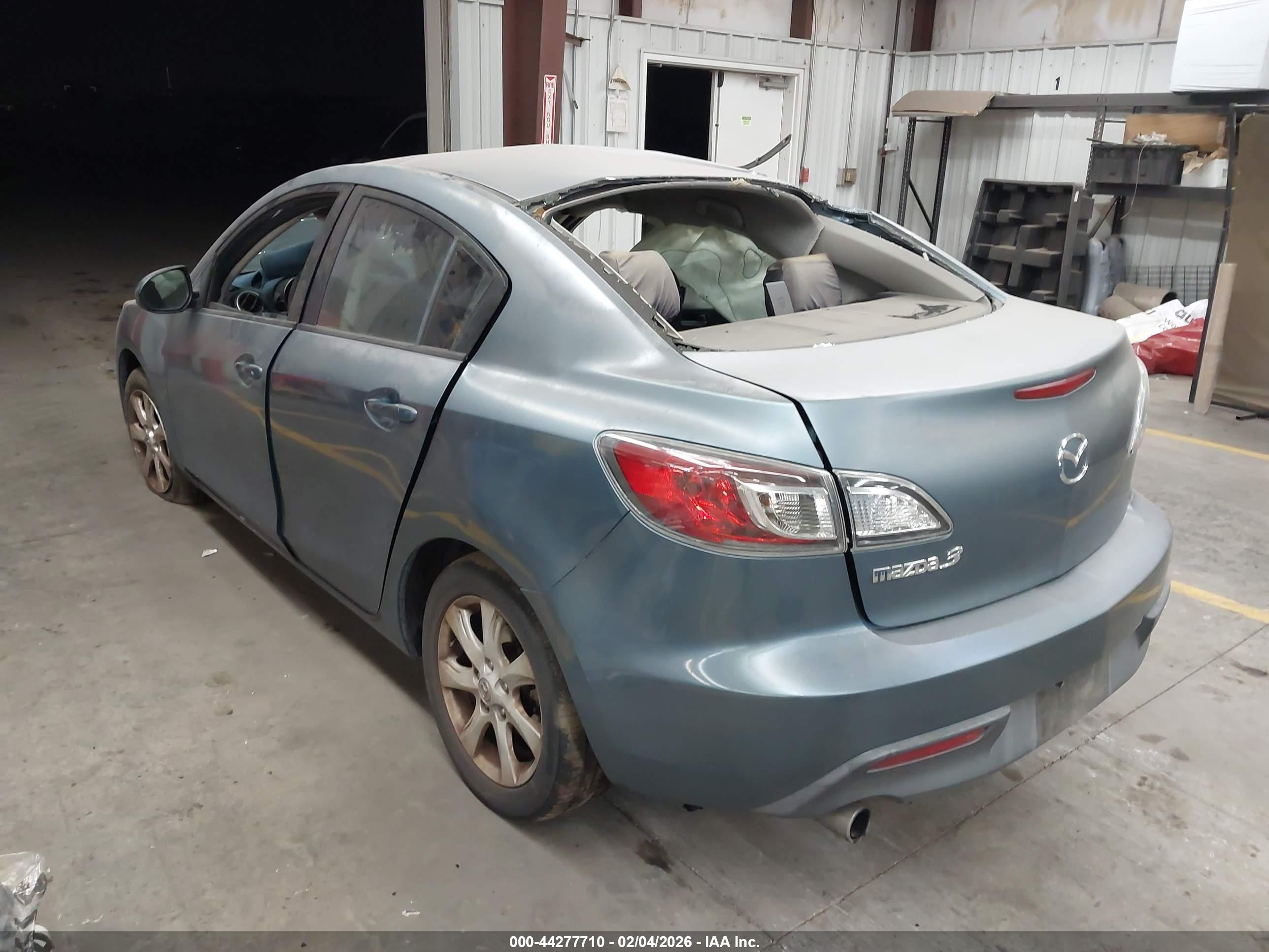 MAZDA MAZDA3 image 3
