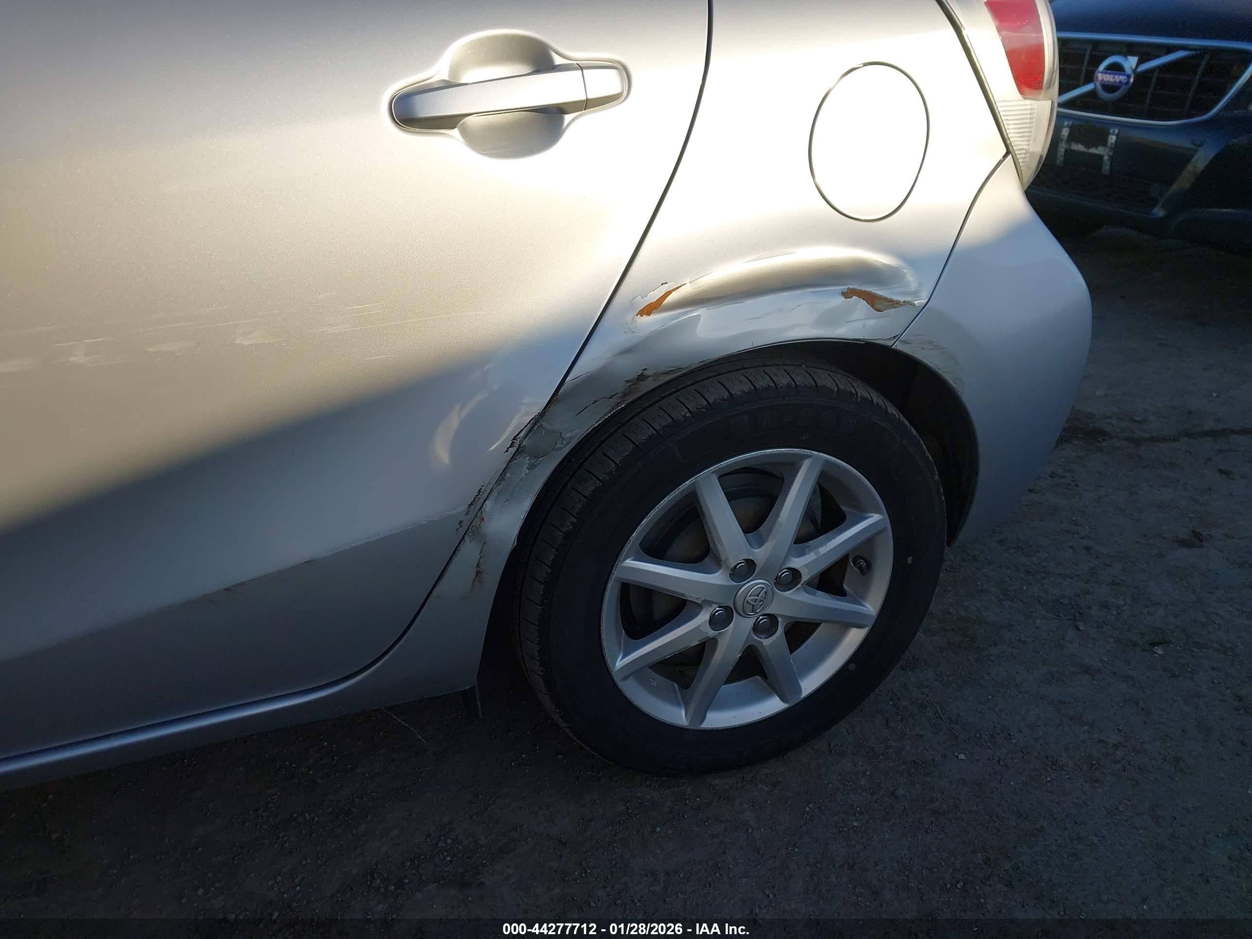 TOYOTA PRIUS image 6