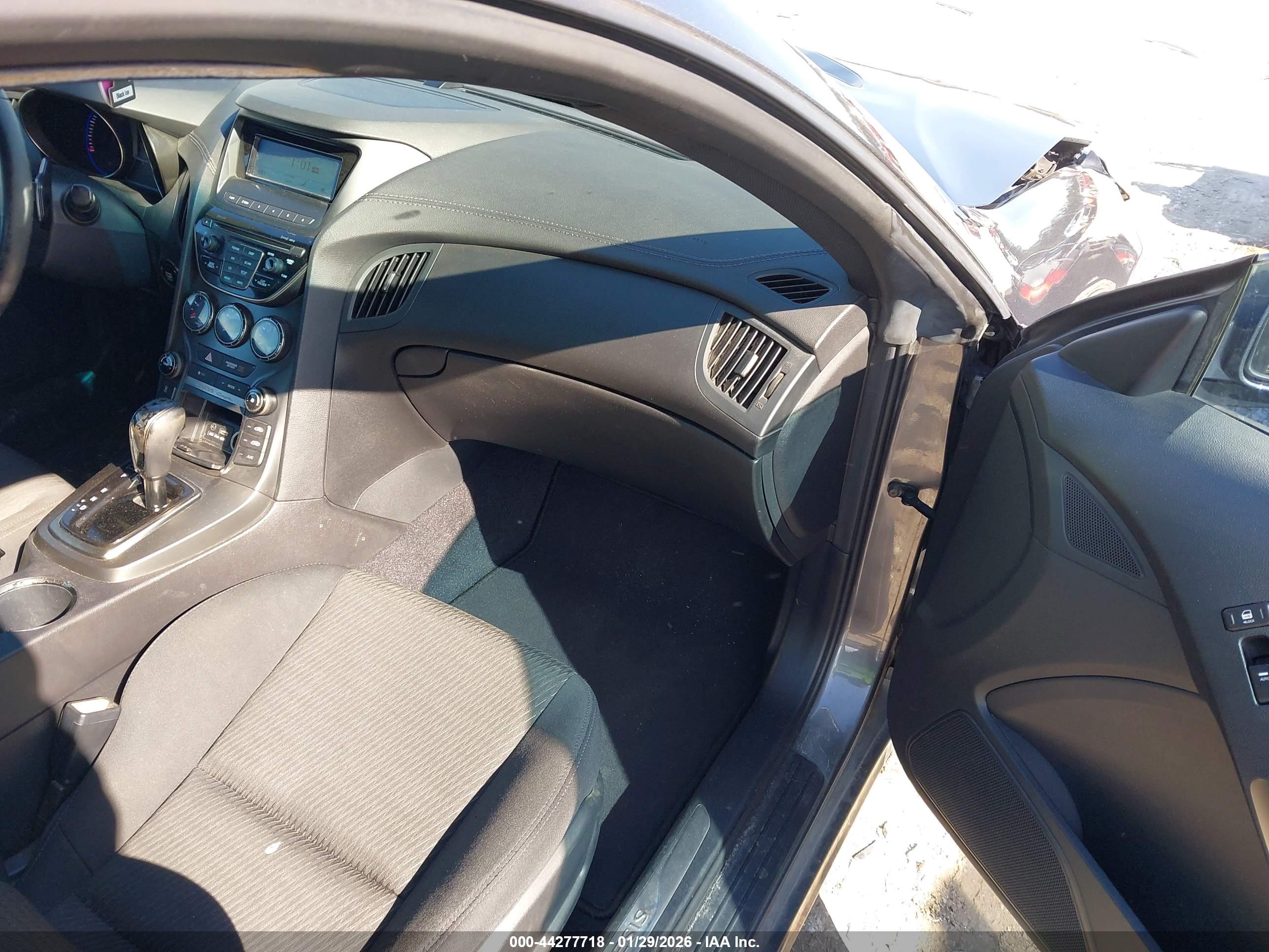 HYUNDAI GENESIS image 5
