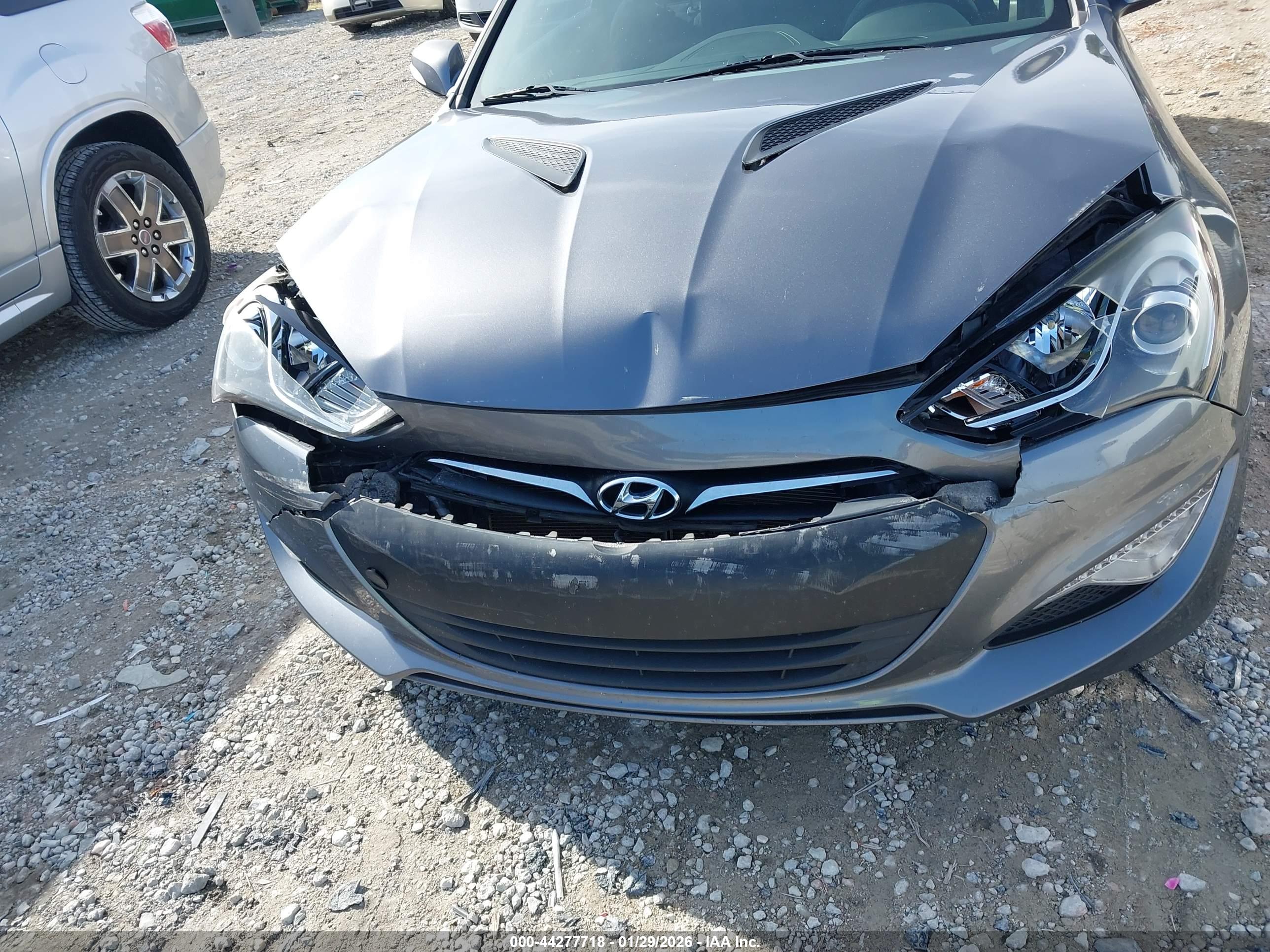 HYUNDAI GENESIS image 6