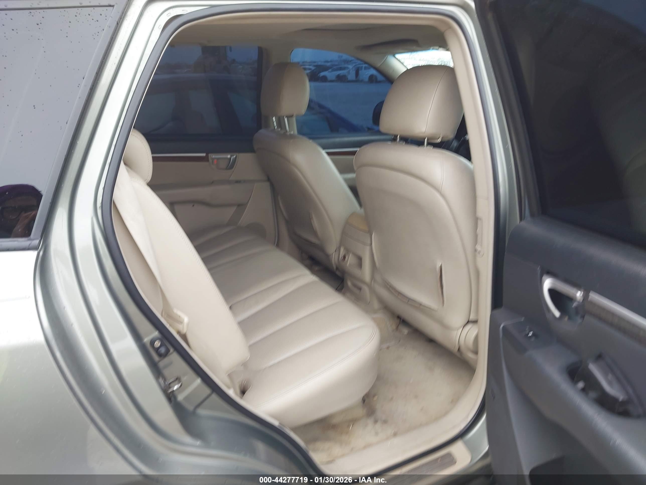 HYUNDAI SANTA image 8
