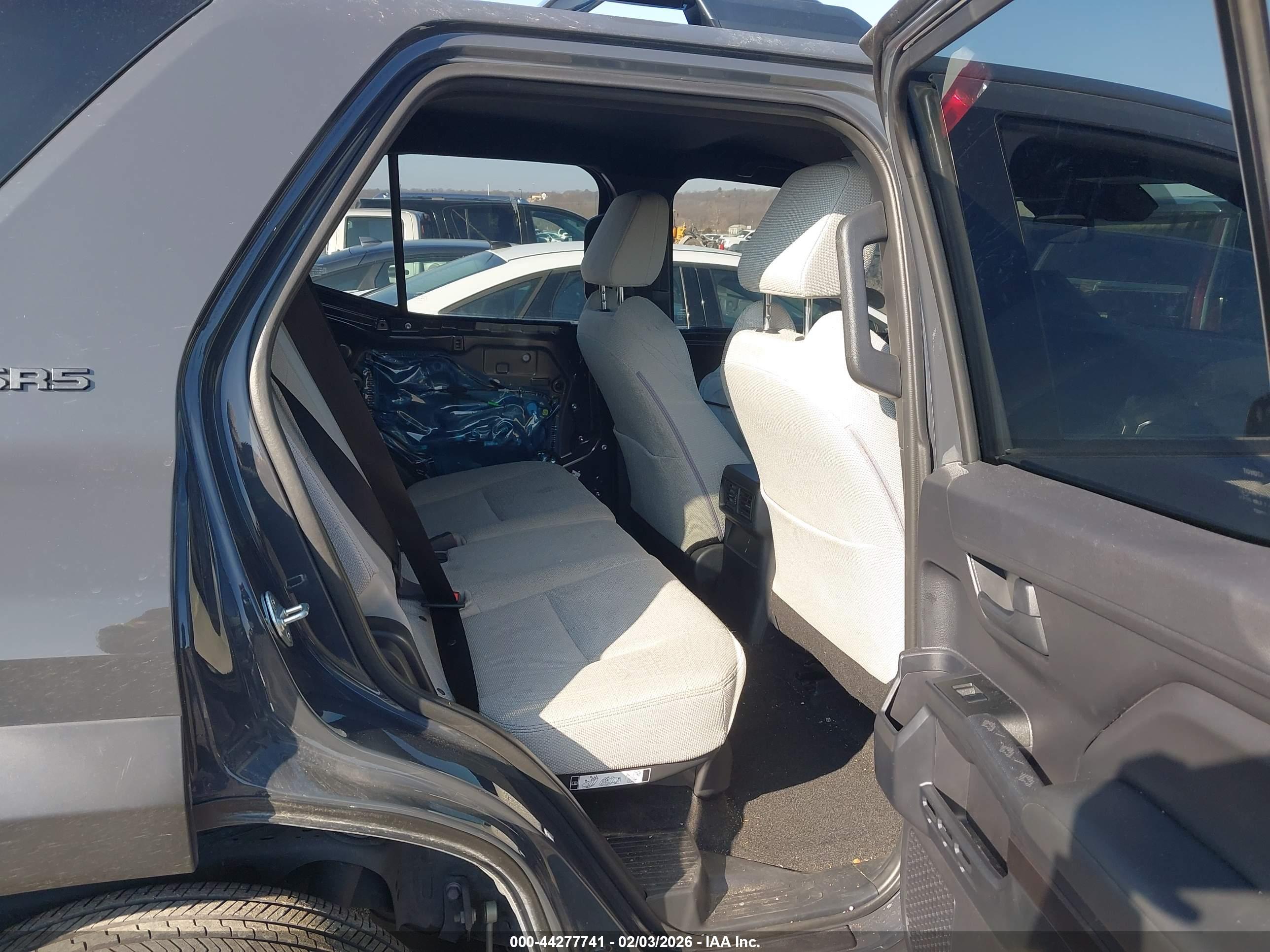 TOYOTA 4RUNNER image 8