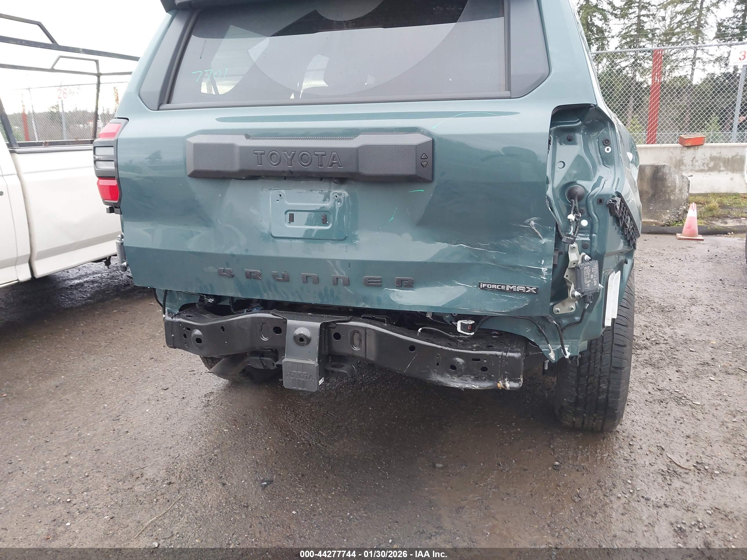 TOYOTA 4RUNNER image 6
