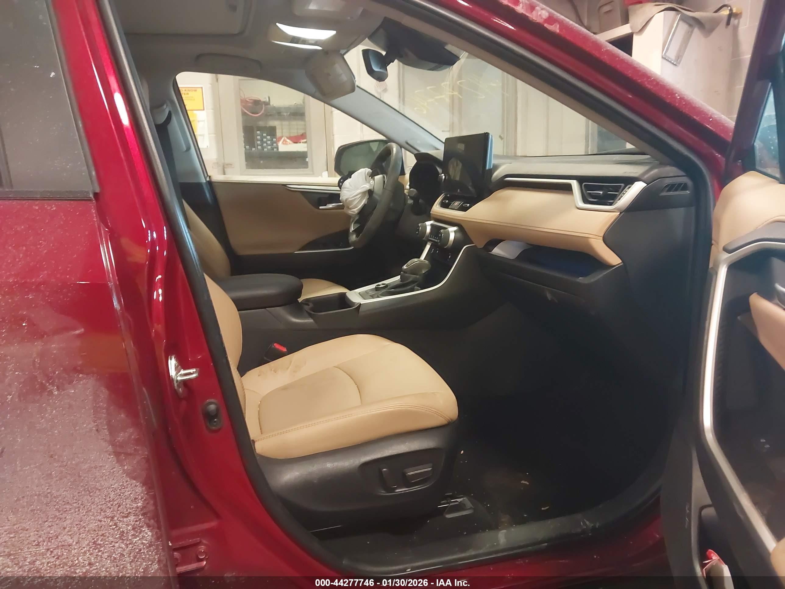TOYOTA RAV4 image 5