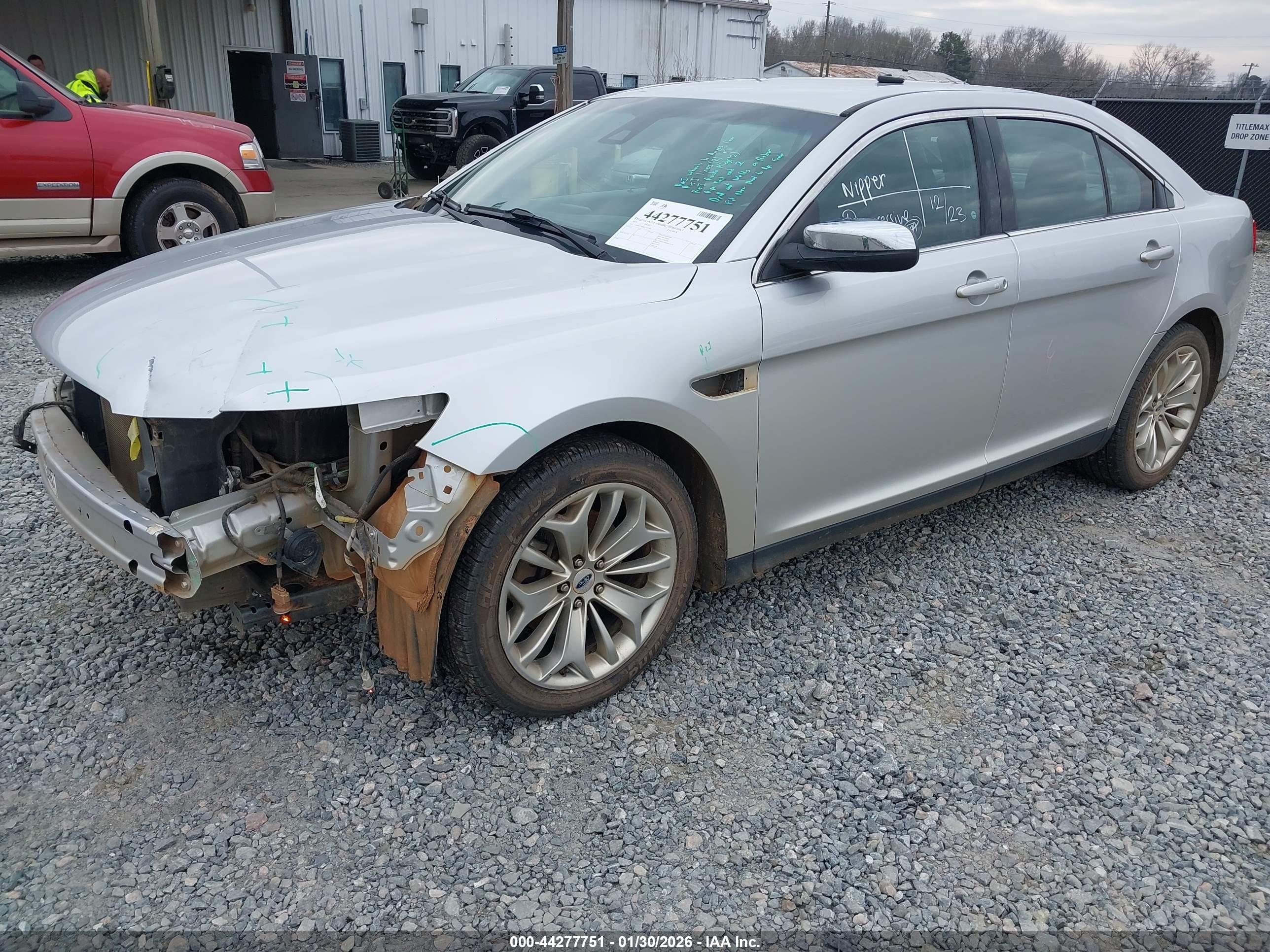 FORD TAURUS image 2