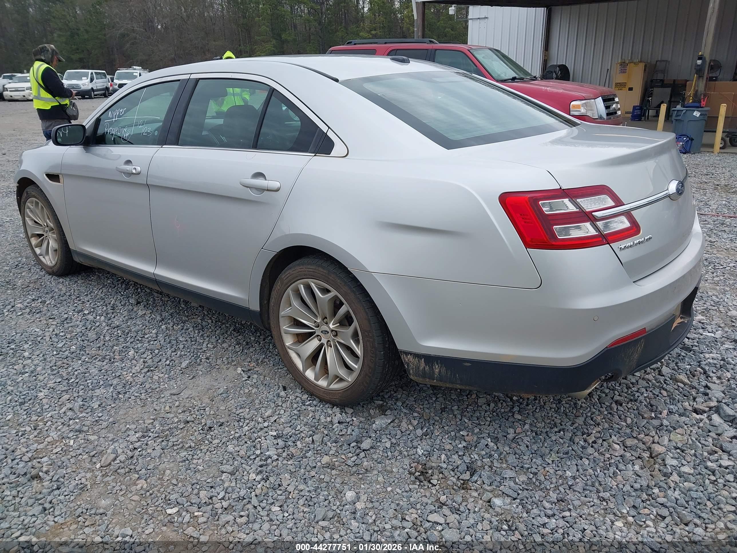 FORD TAURUS image 3