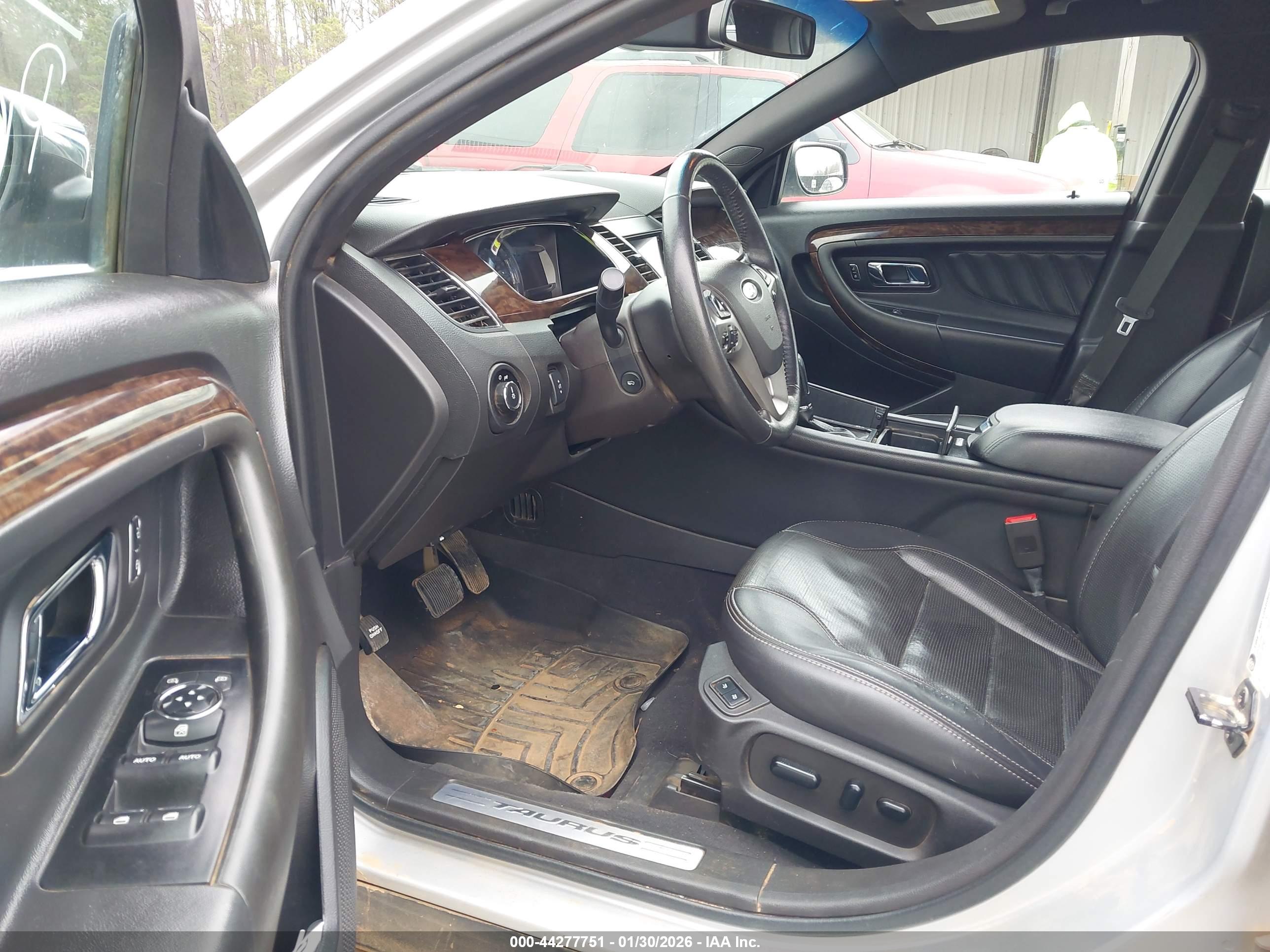 FORD TAURUS image 5