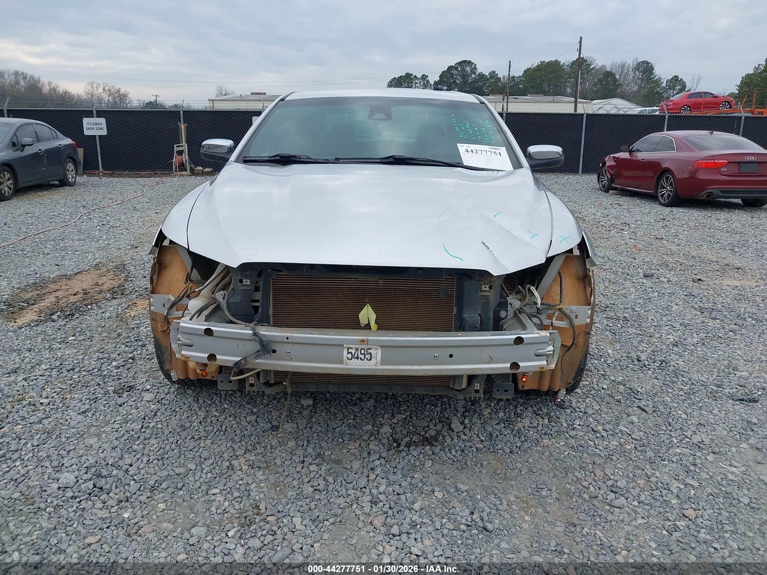 FORD TAURUS image 6