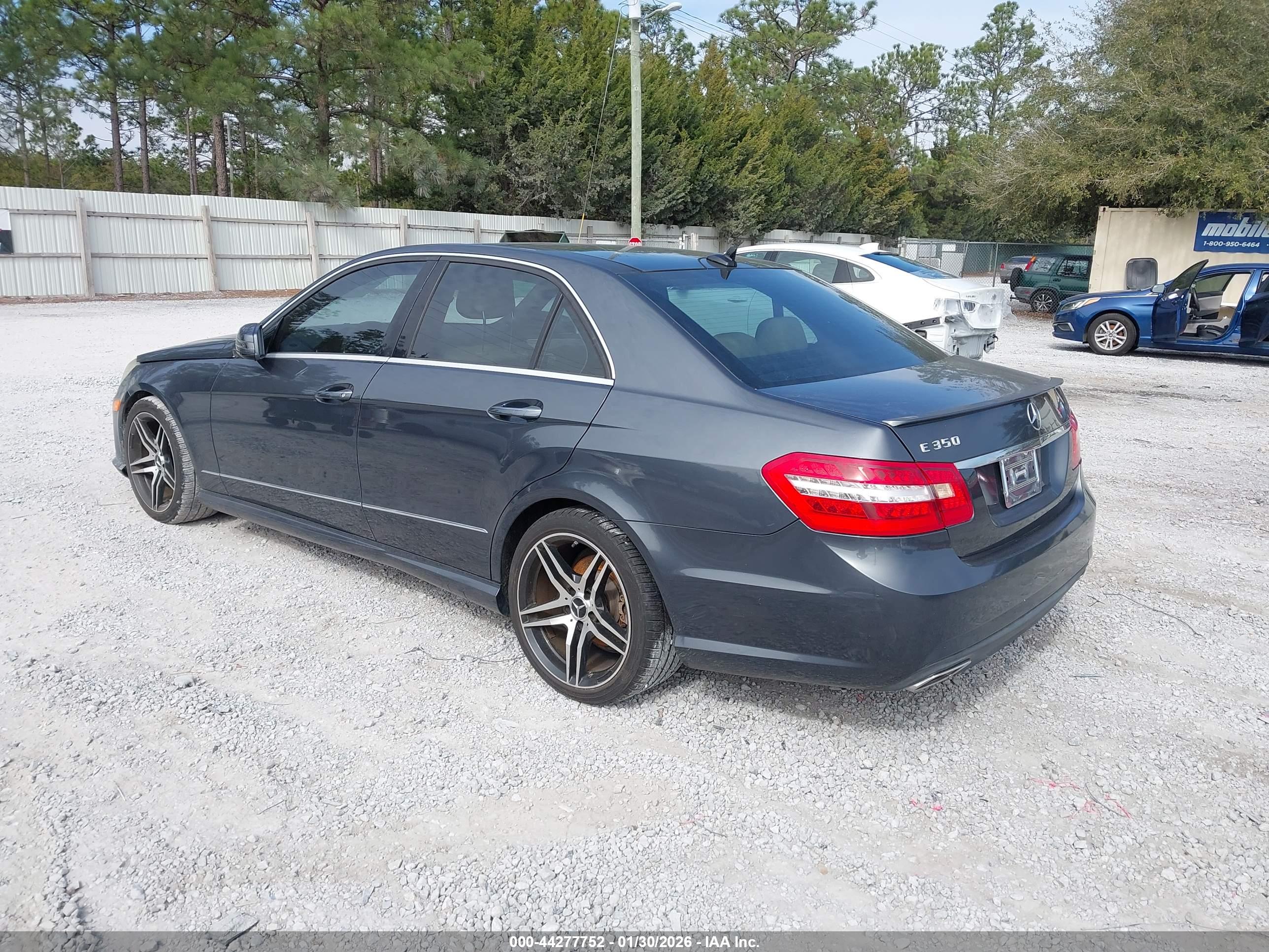 MERCEDES-BENZ E image 3
