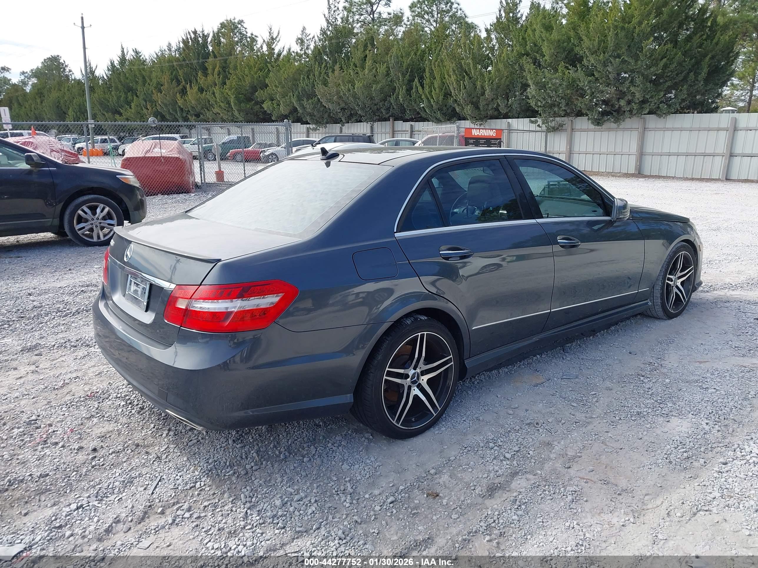 MERCEDES-BENZ E image 4