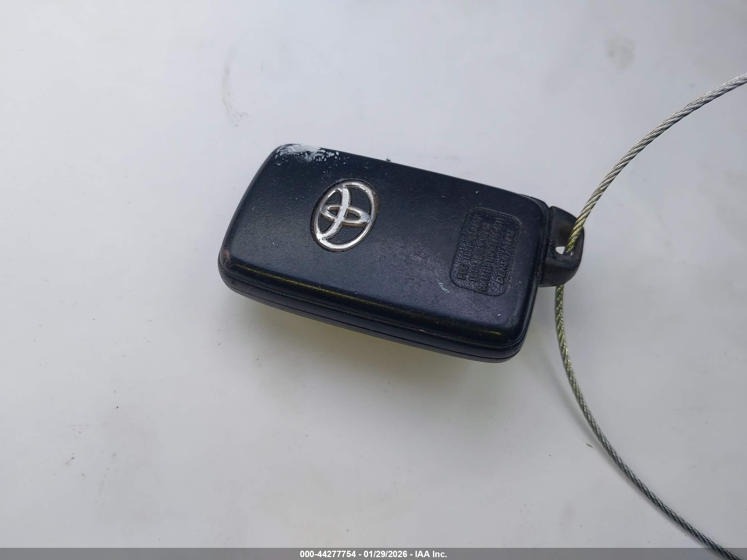 TOYOTA PRIUS image 11