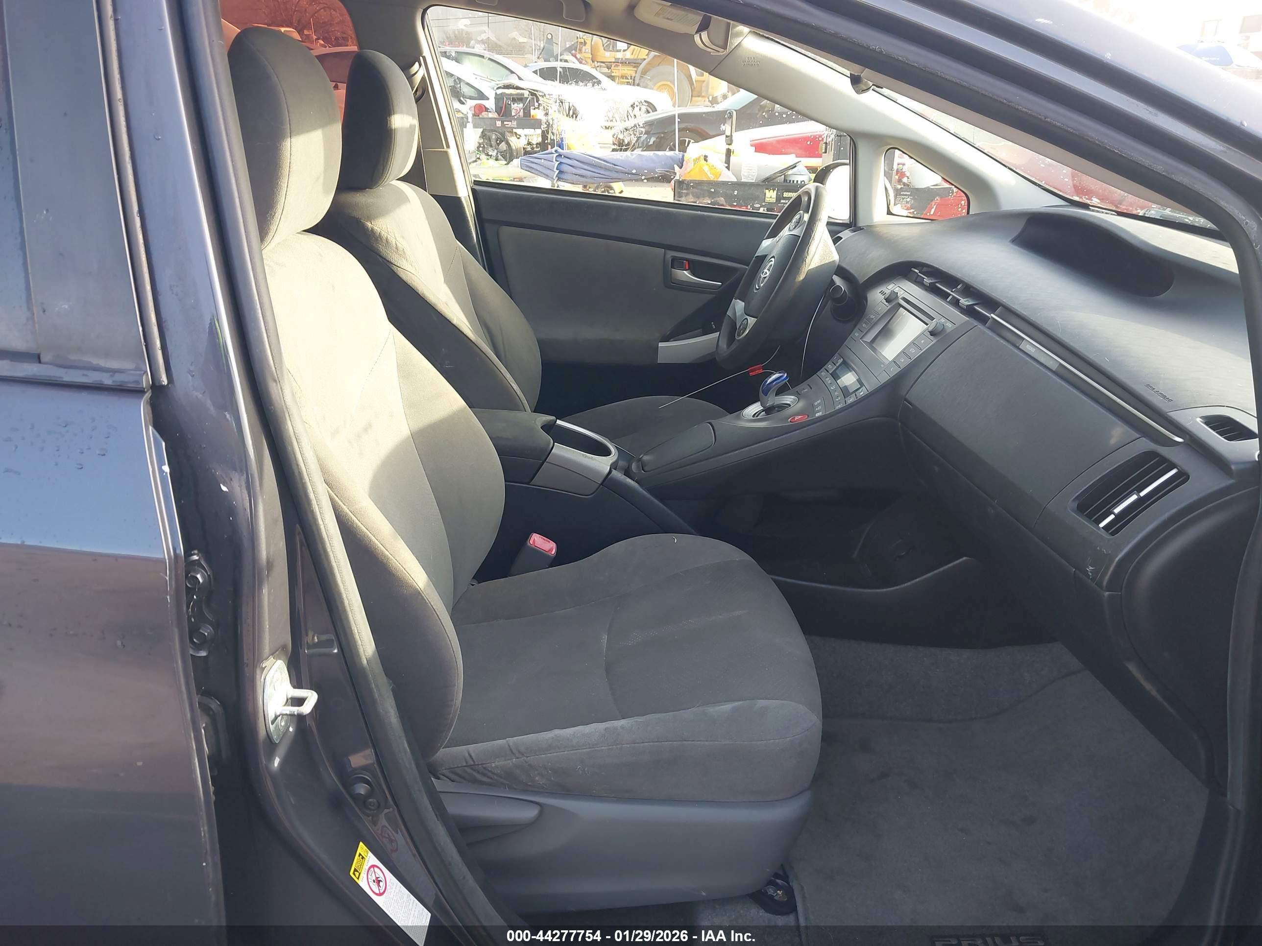 TOYOTA PRIUS image 5