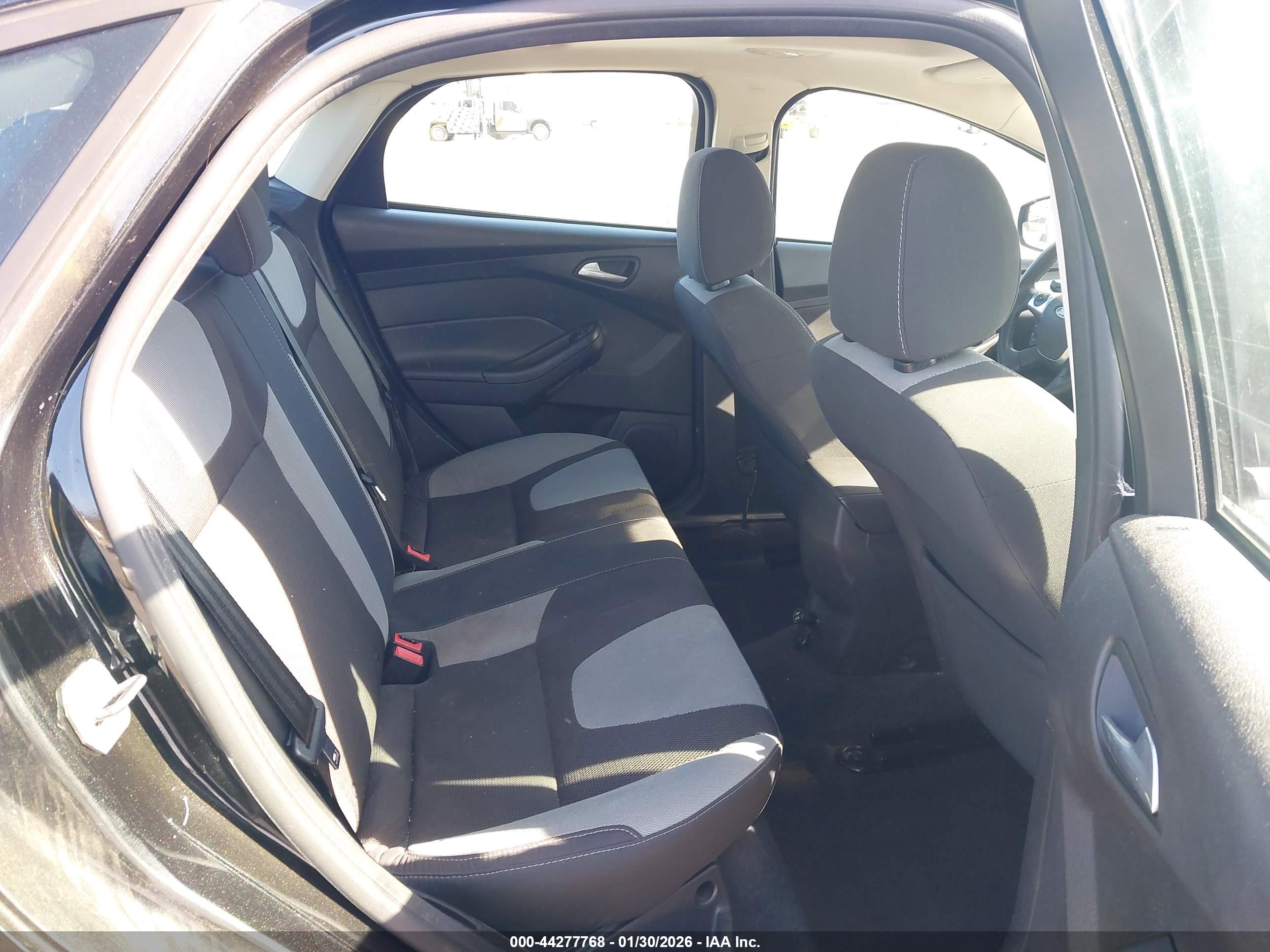 FORD FOCUS image 8
