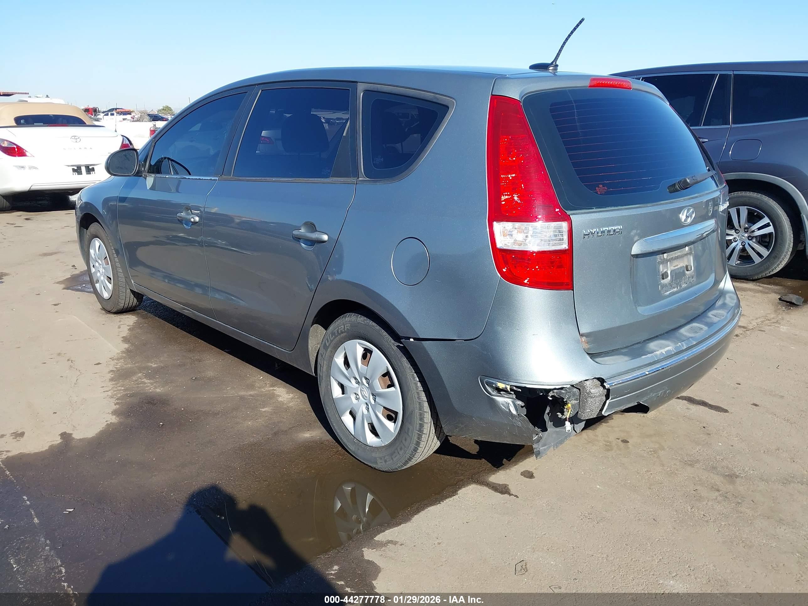 HYUNDAI ELANTRA image 3