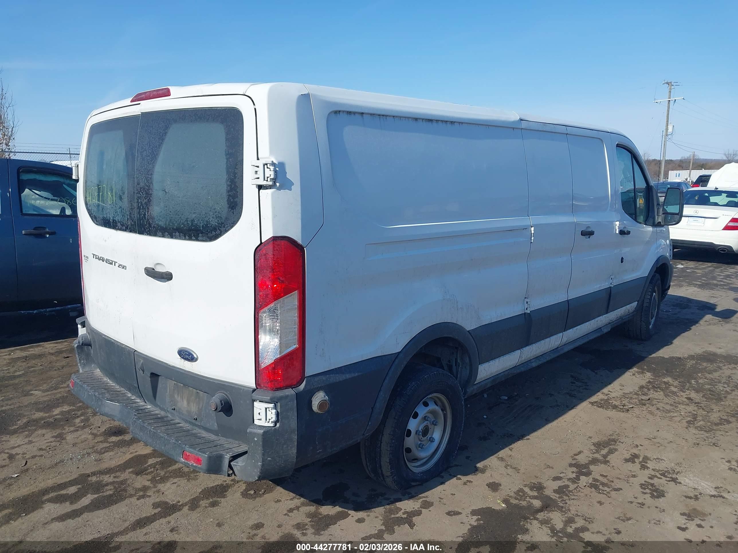 FORD TRANSIT-250 image 4