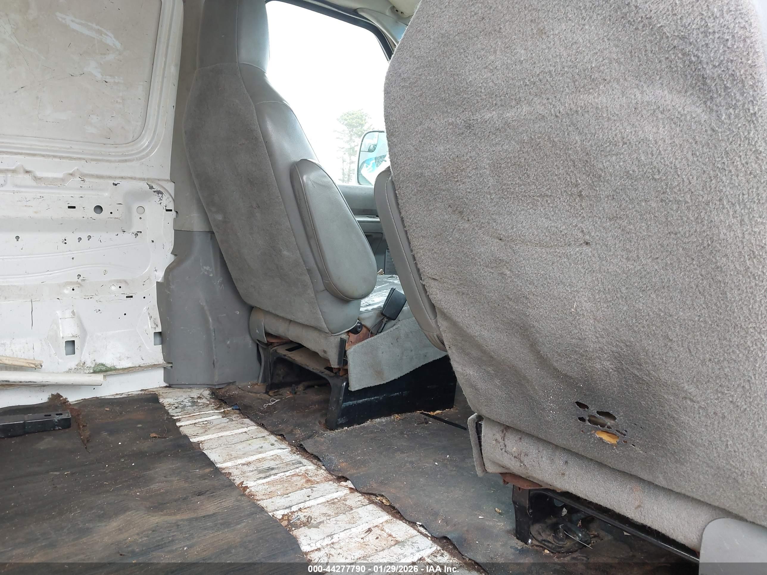 FORD E-150 image 8