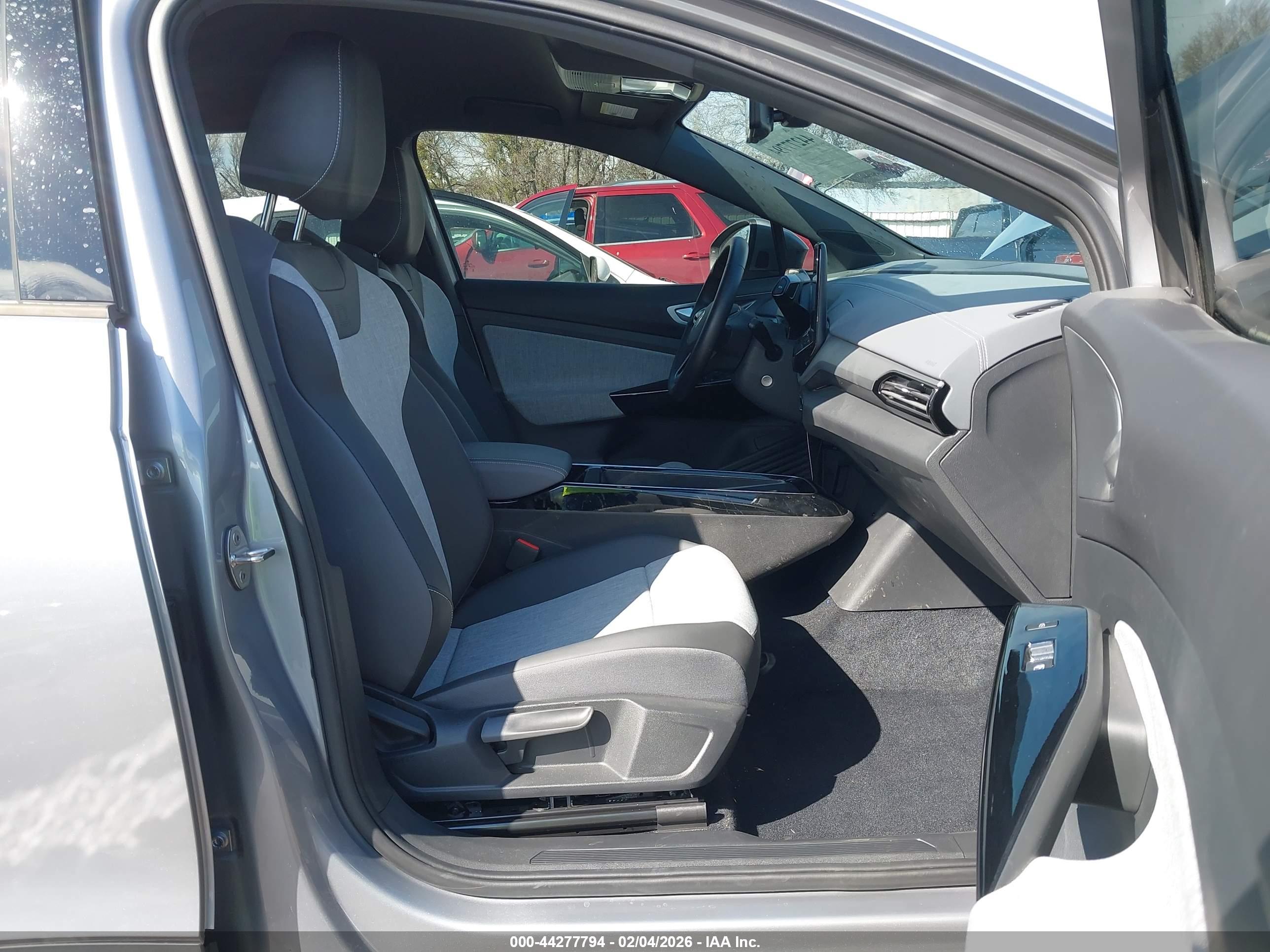 VOLKSWAGEN ID.4 image 5