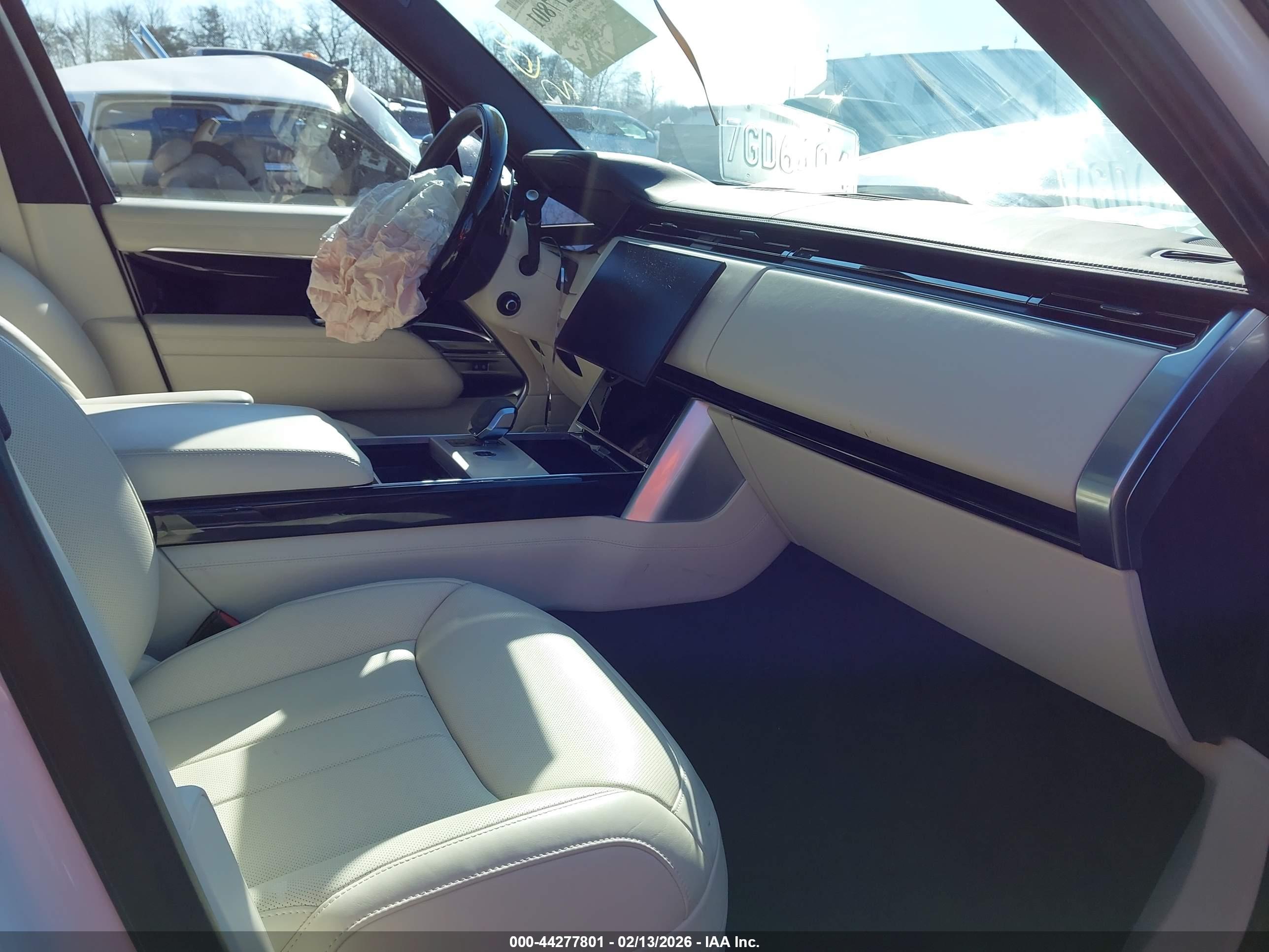 LAND ROVER image 5