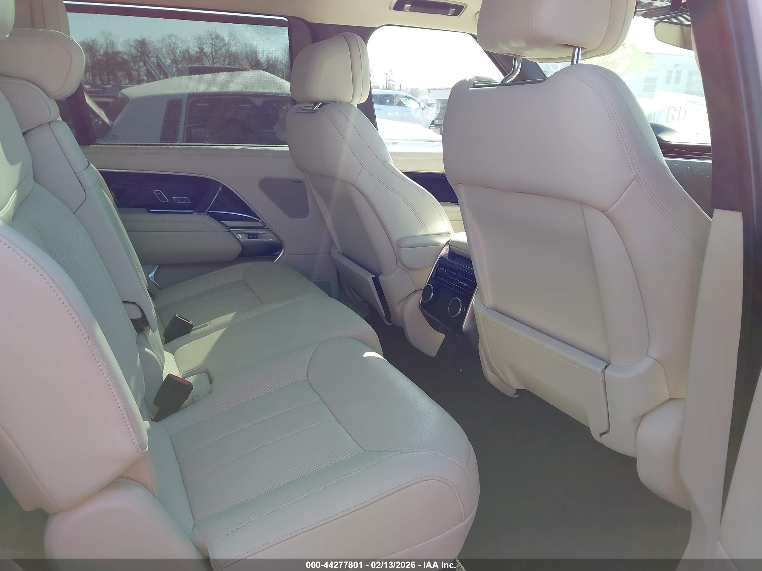 LAND ROVER image 8