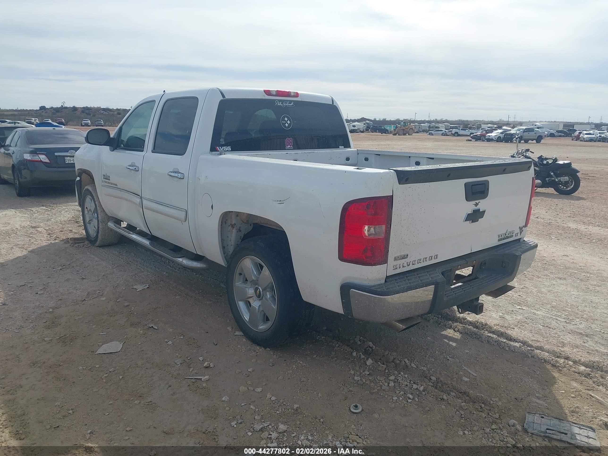 CHEVROLET SILVERADO image 3