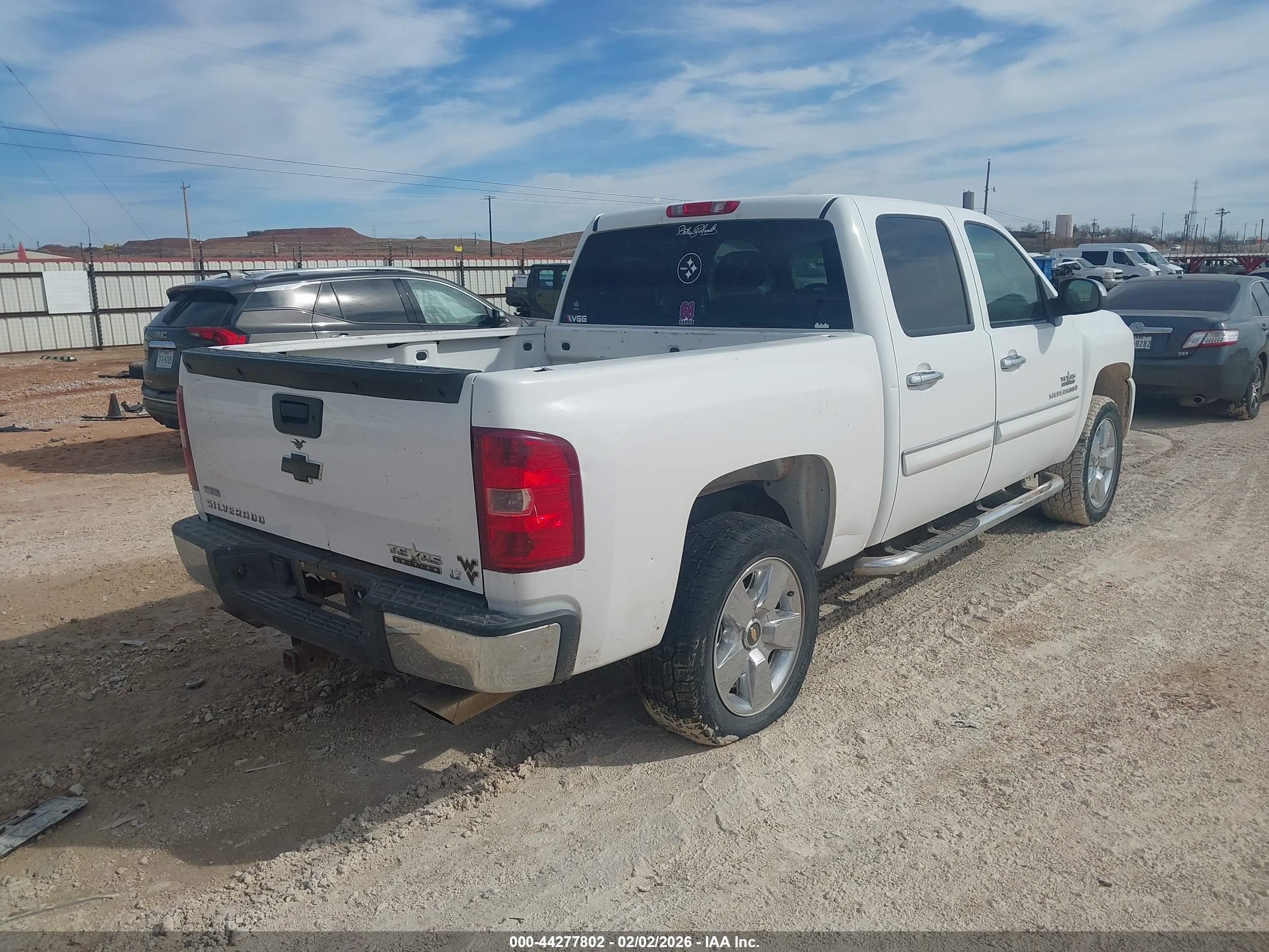 CHEVROLET SILVERADO image 4