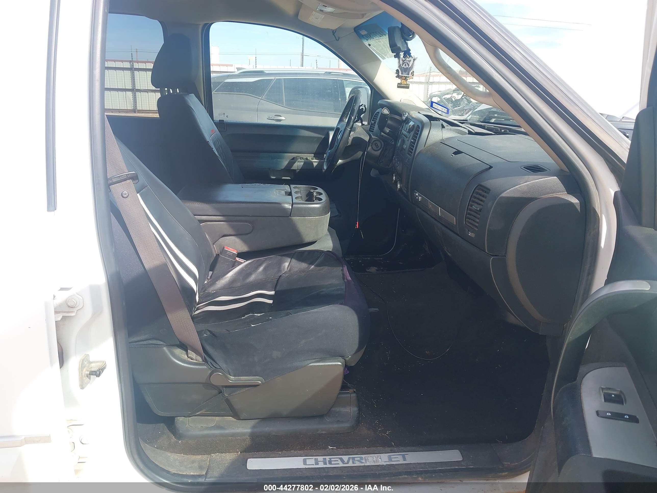 CHEVROLET SILVERADO image 5
