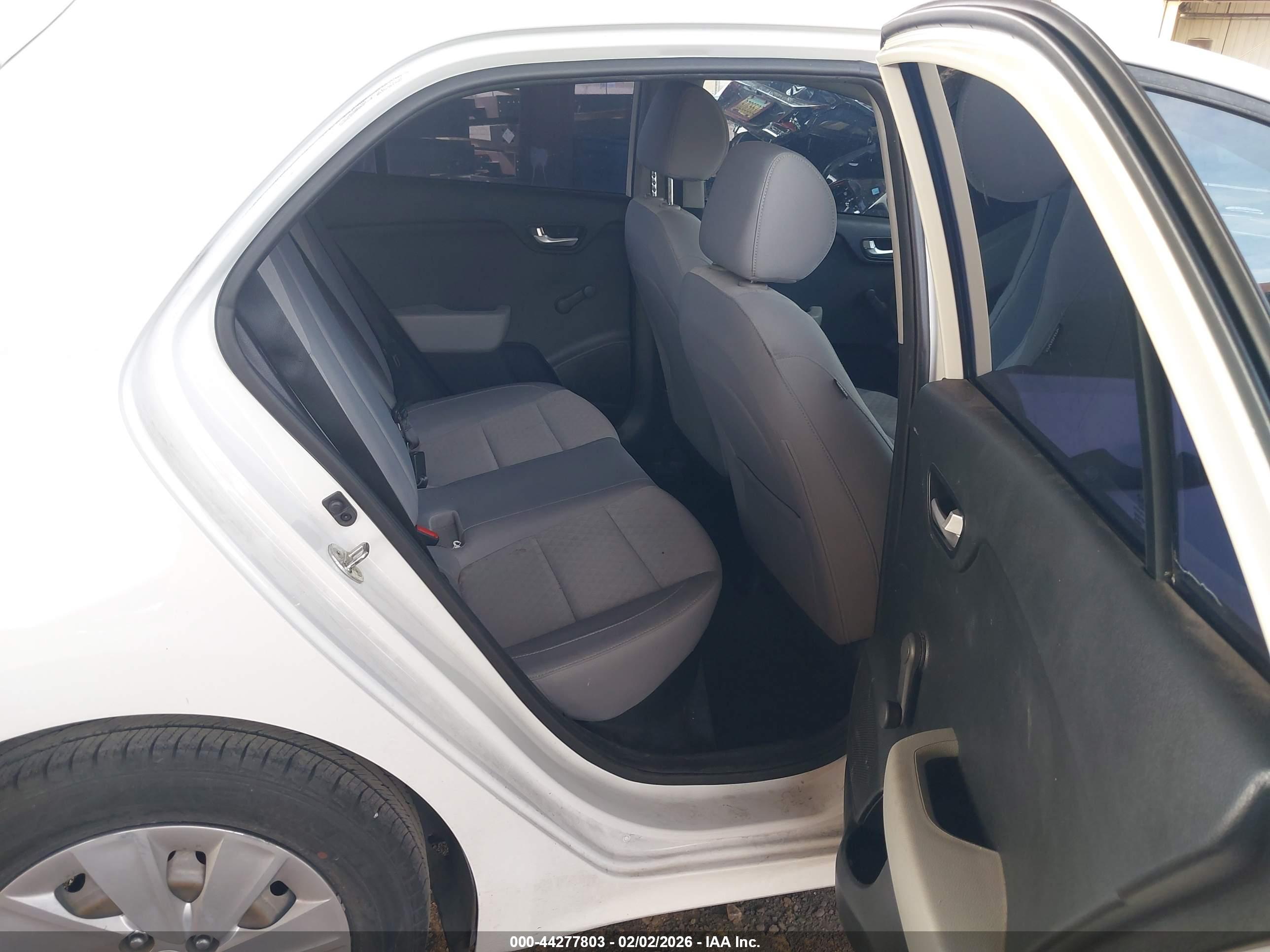 KIA RIO image 8