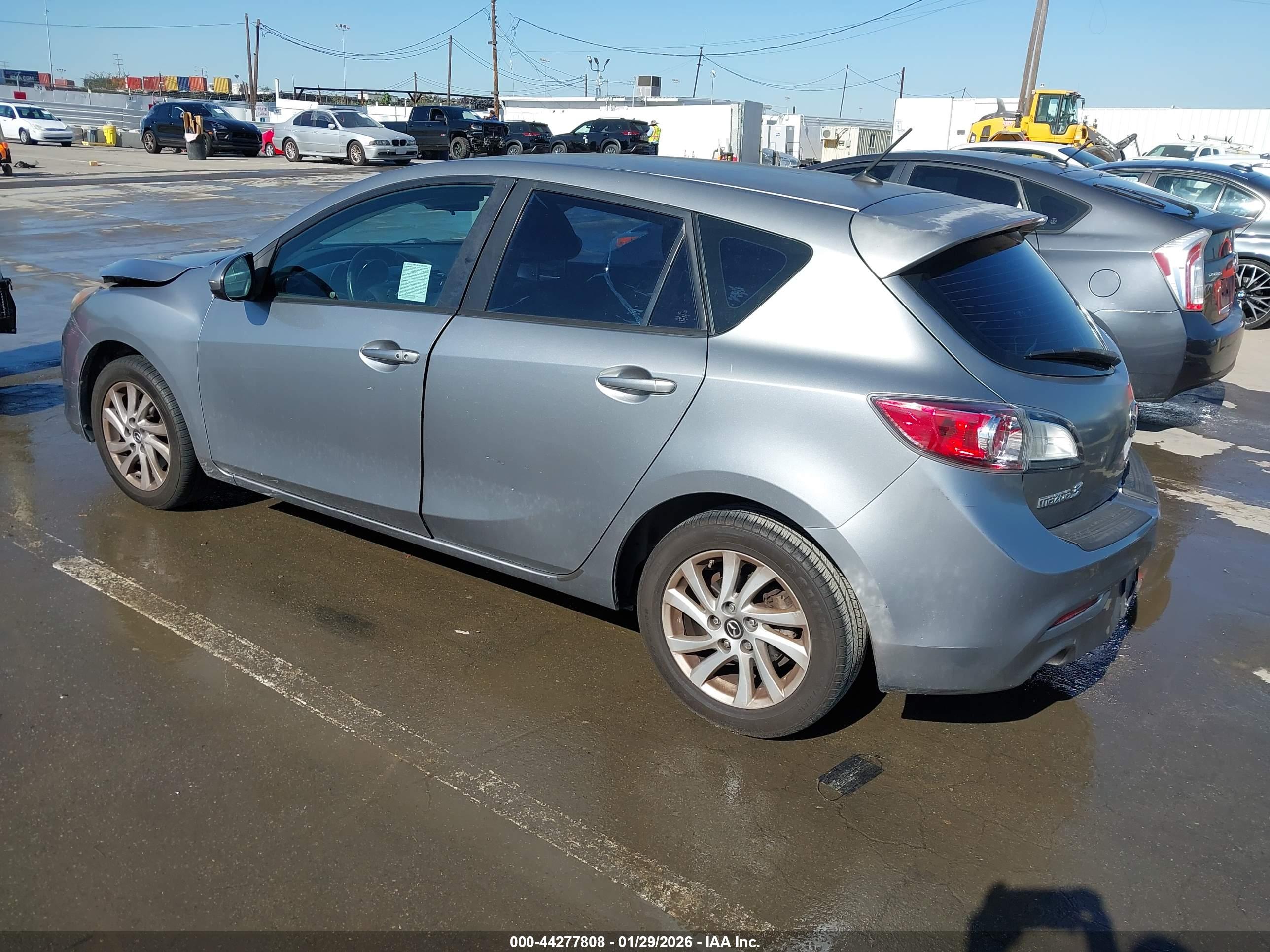 MAZDA MAZDA3 image 3