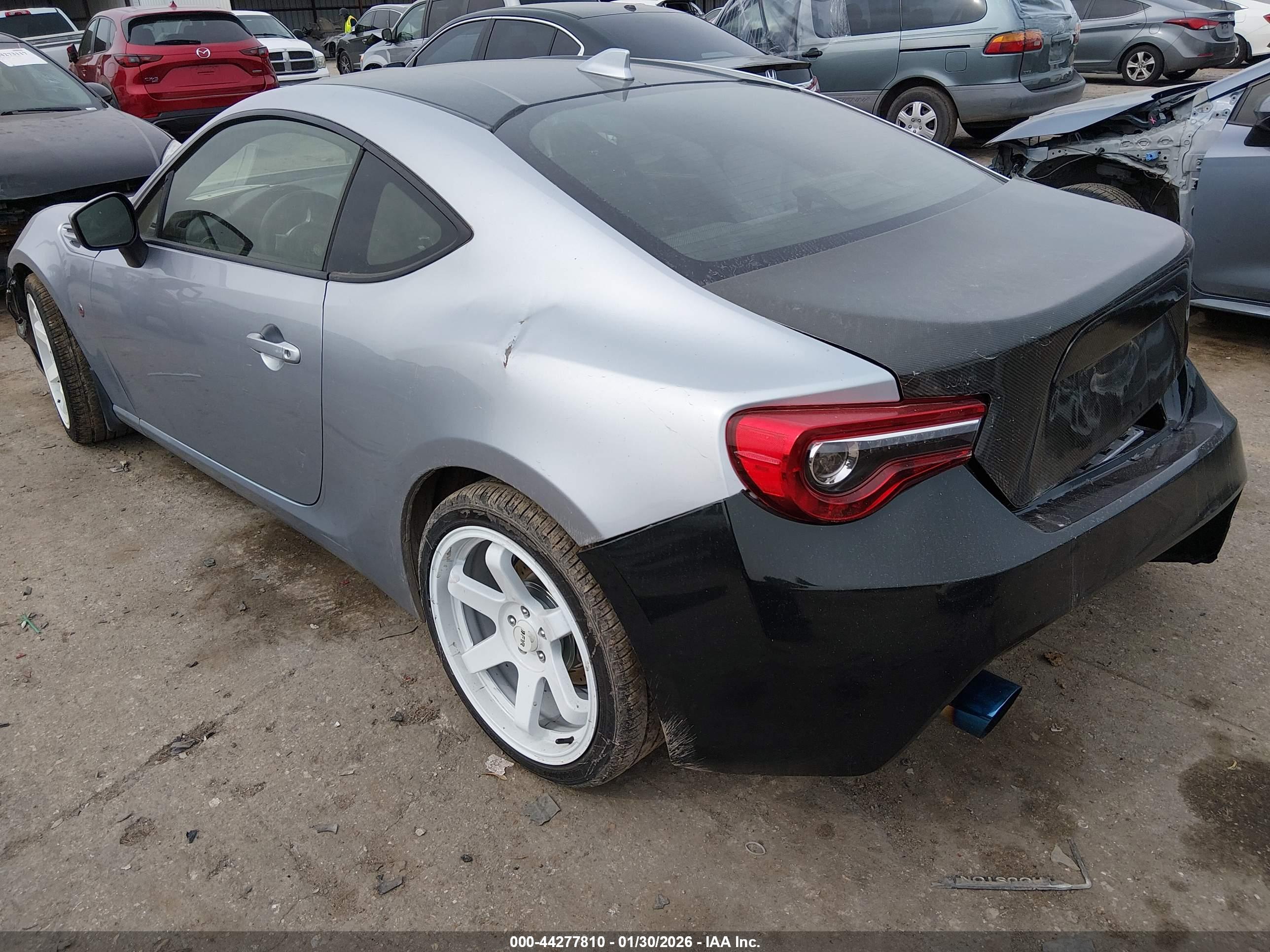 TOYOTA 86 image 3