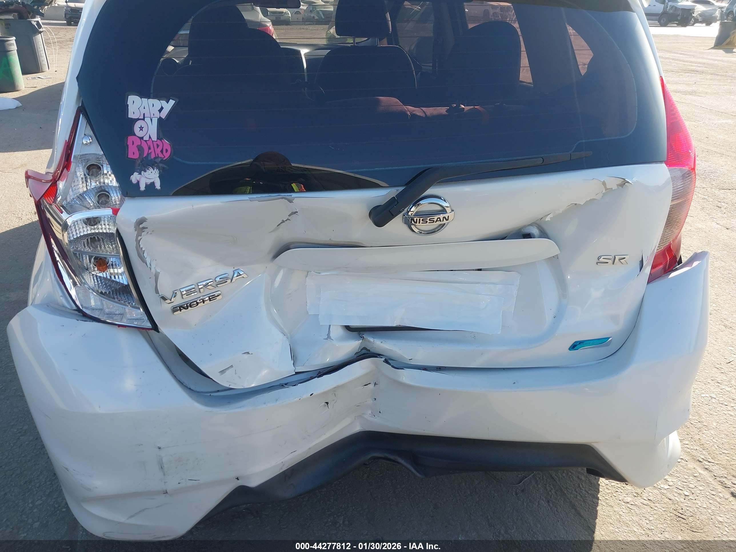 NISSAN VERSA image 6