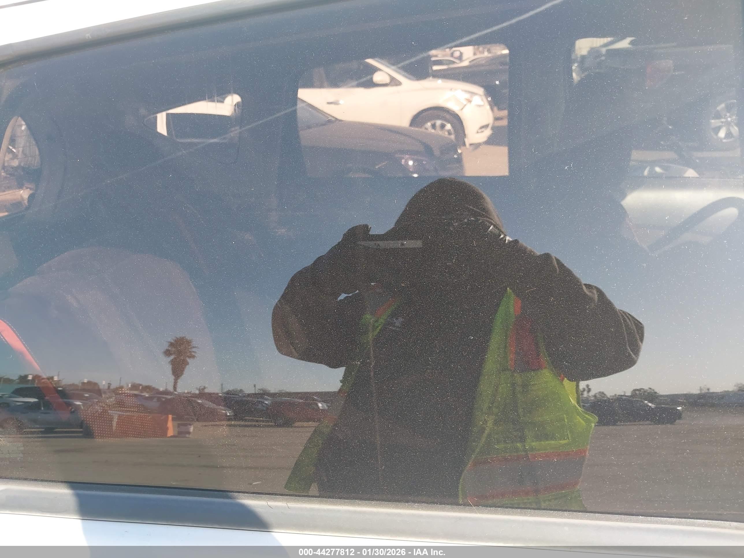 NISSAN VERSA image 8