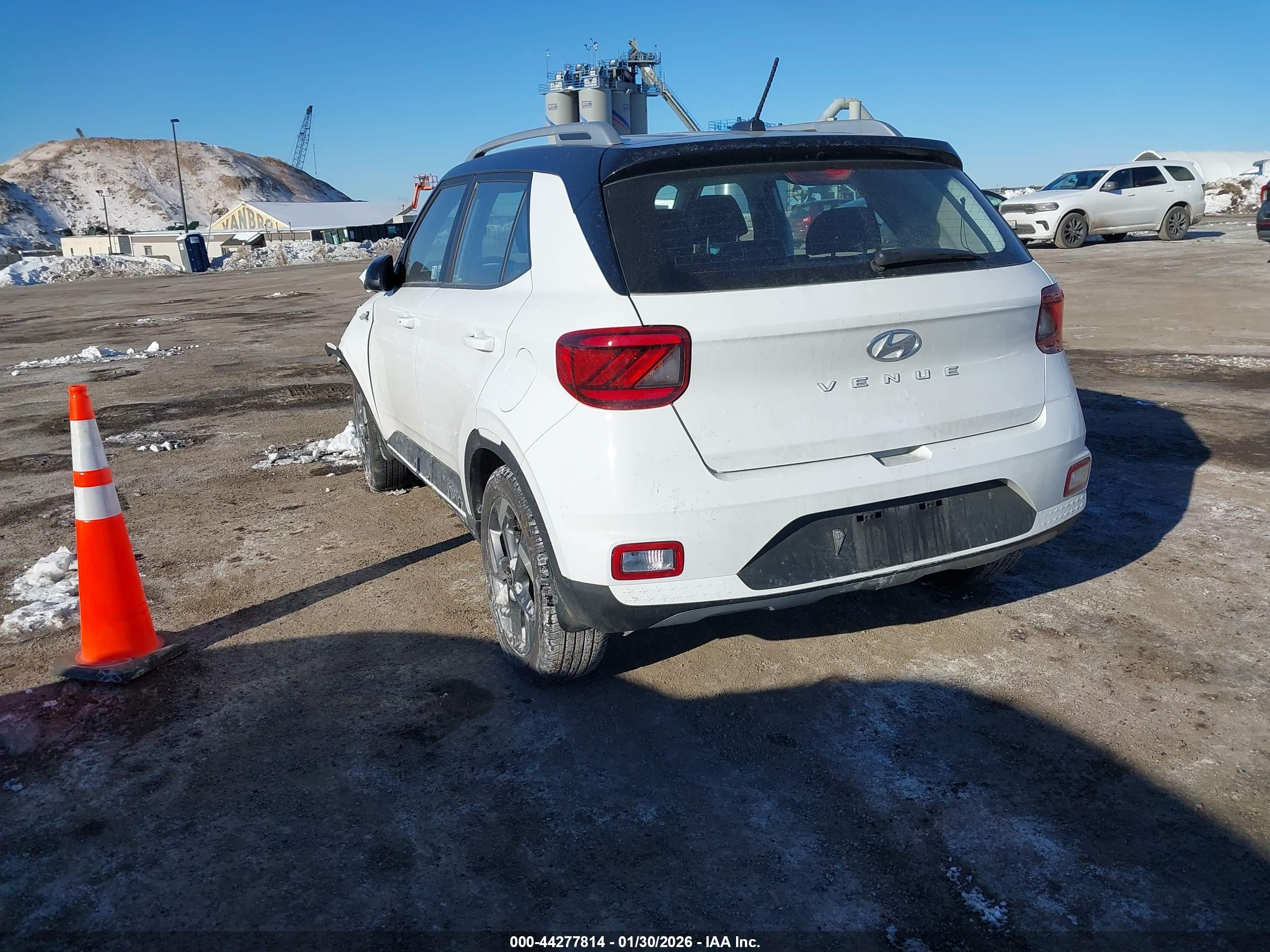 HYUNDAI VENUE image 3