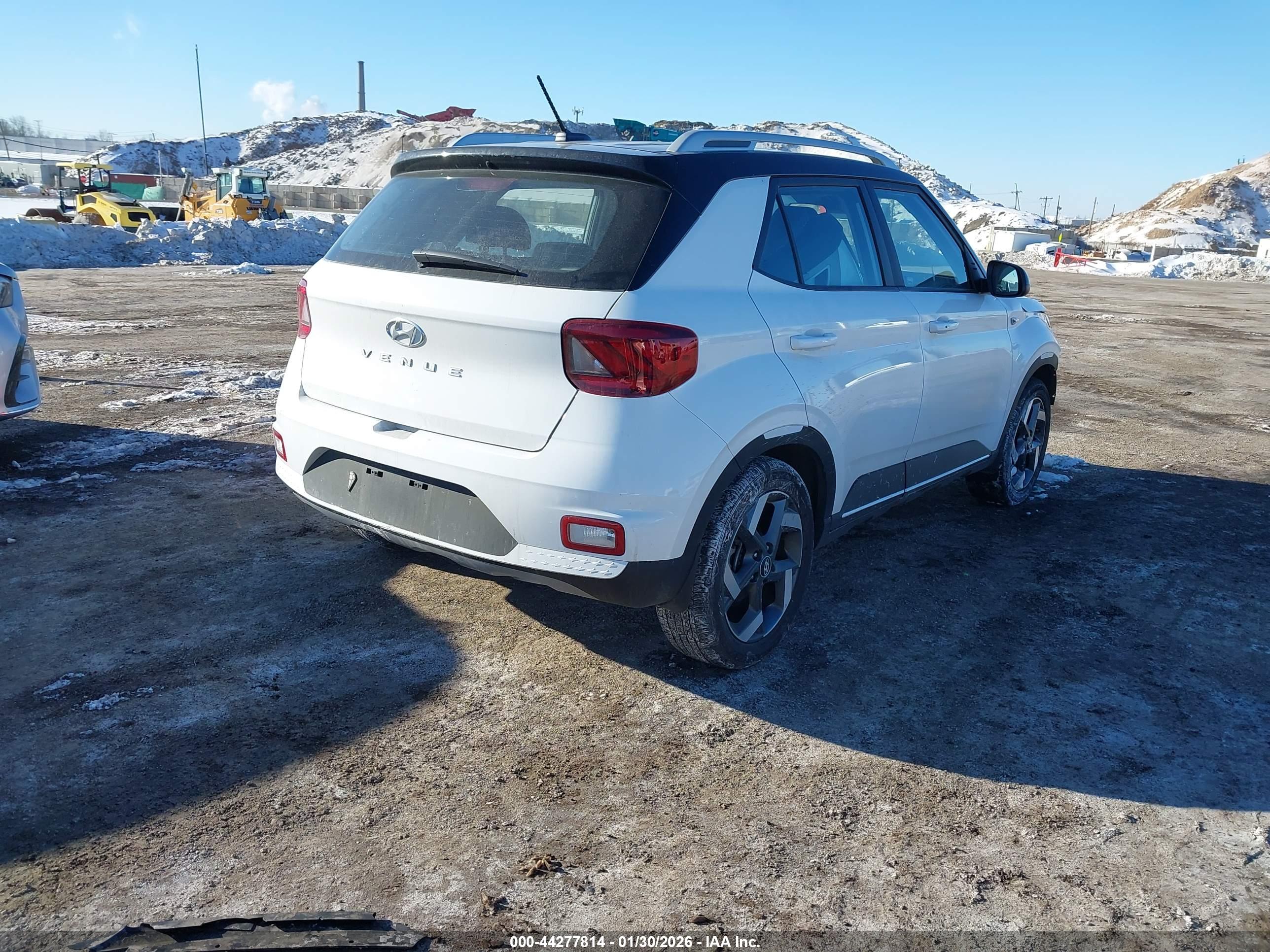 HYUNDAI VENUE image 4